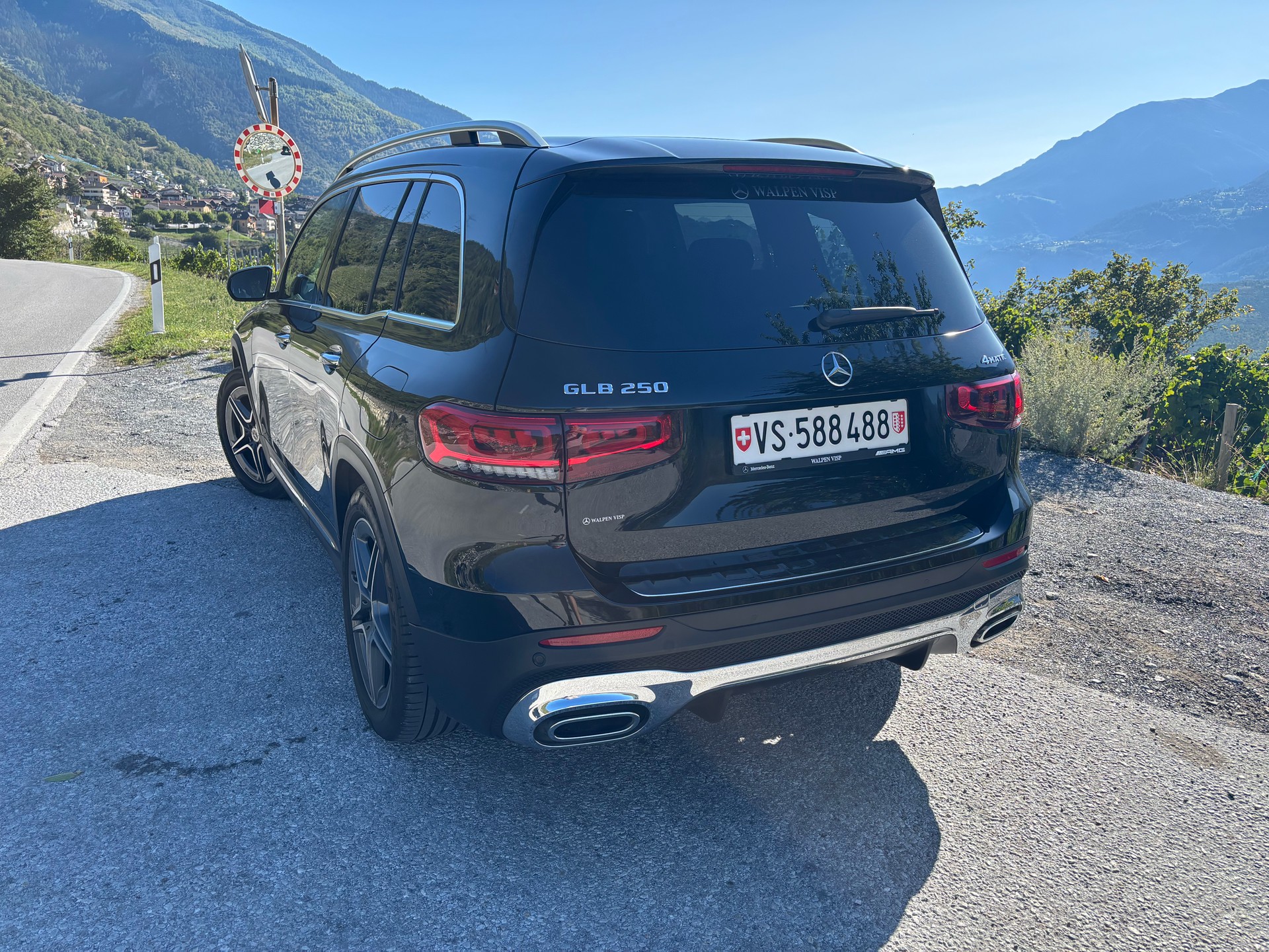 MERCEDES-BENZ GLB 250 AMG Line 4matic-image-2