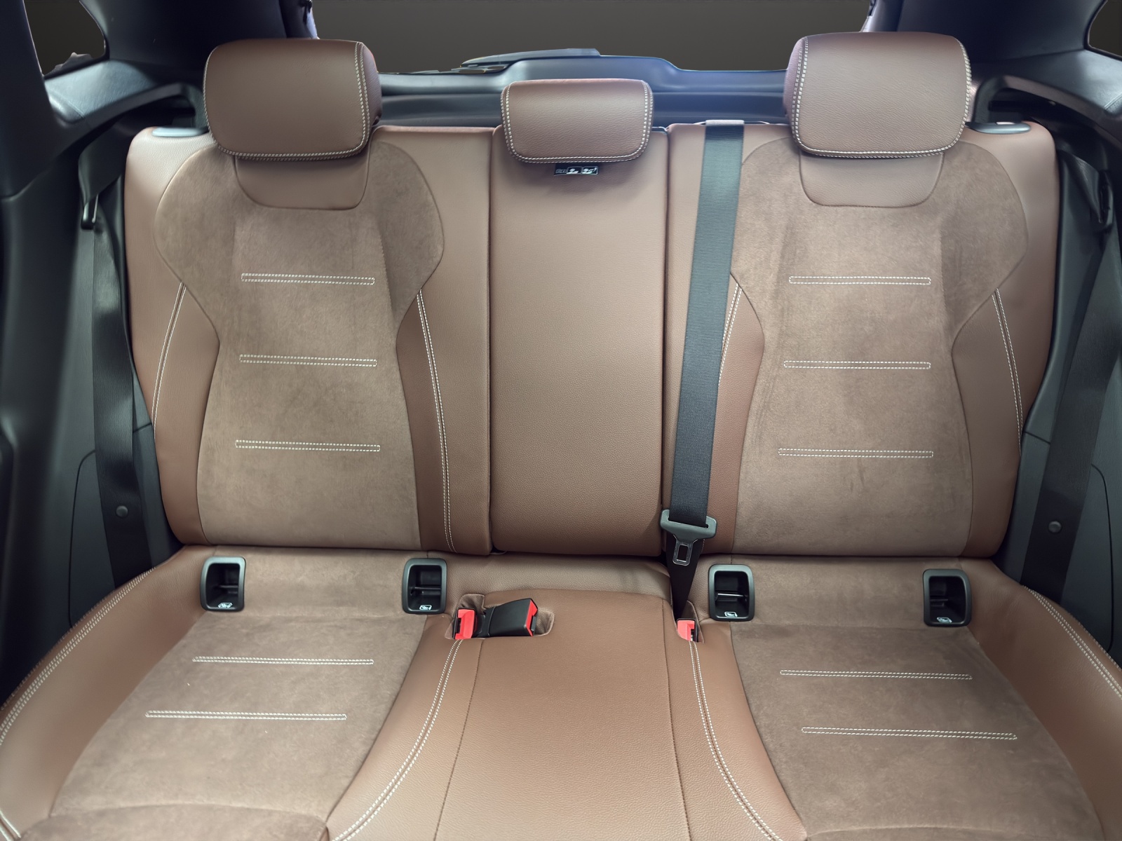 MERCEDES-BENZ GLA 250 e EQ Star 8G-DCT-image-14