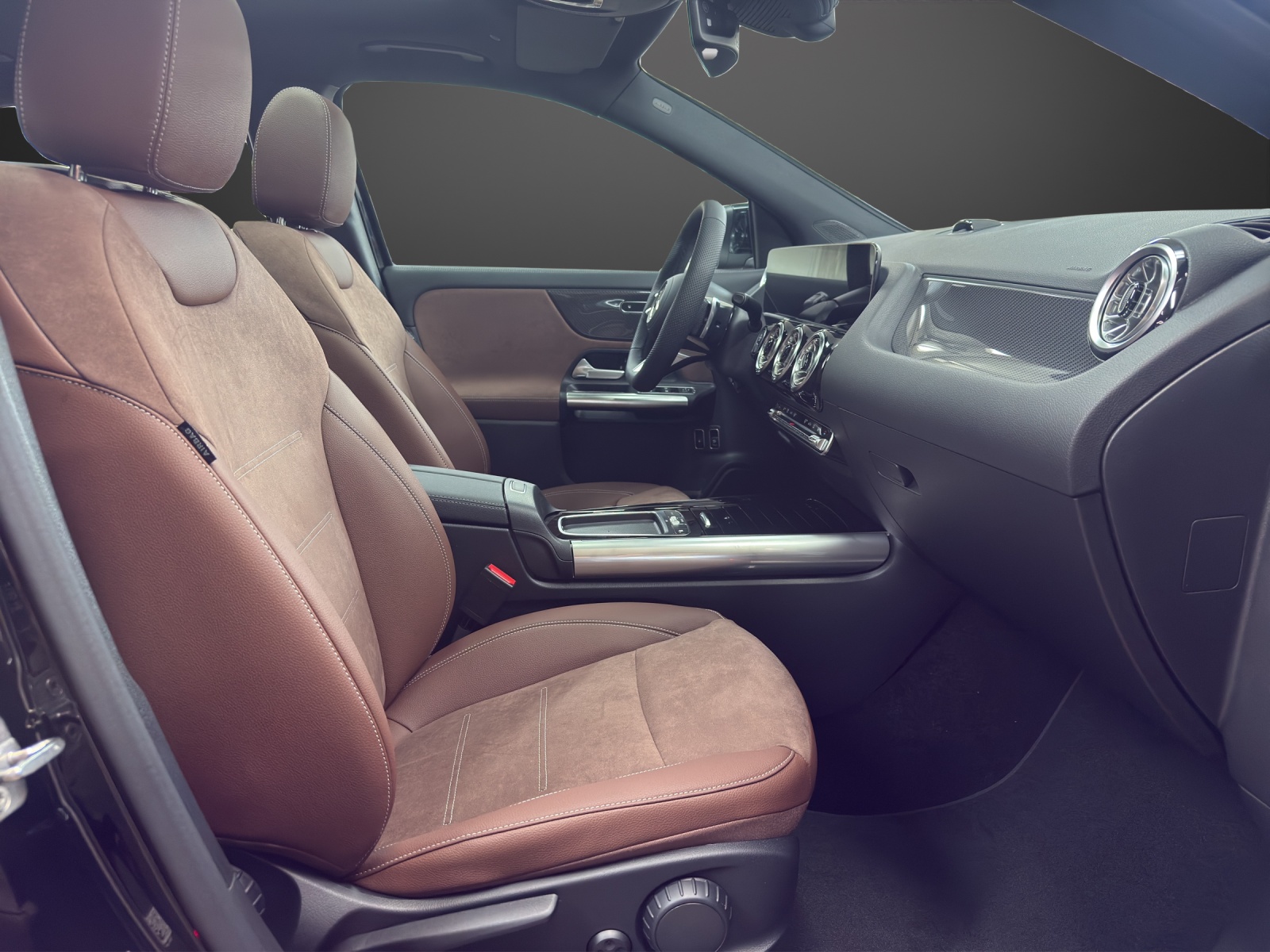 MERCEDES-BENZ GLA 250 e EQ Star 8G-DCT-image-11