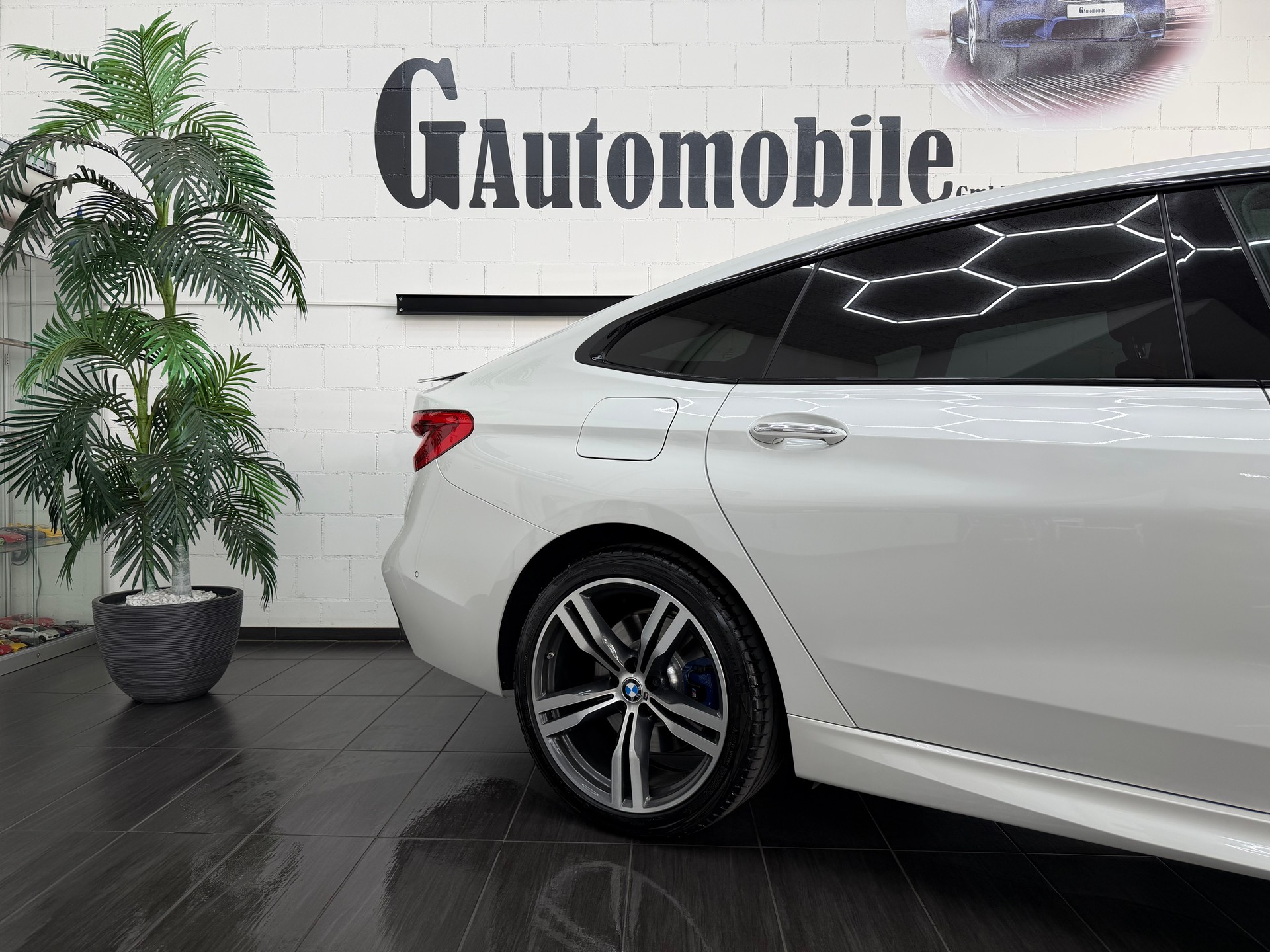 BMW 630d GT xDrive M Sportpaket Steptronic⭐️-showroom-element-3