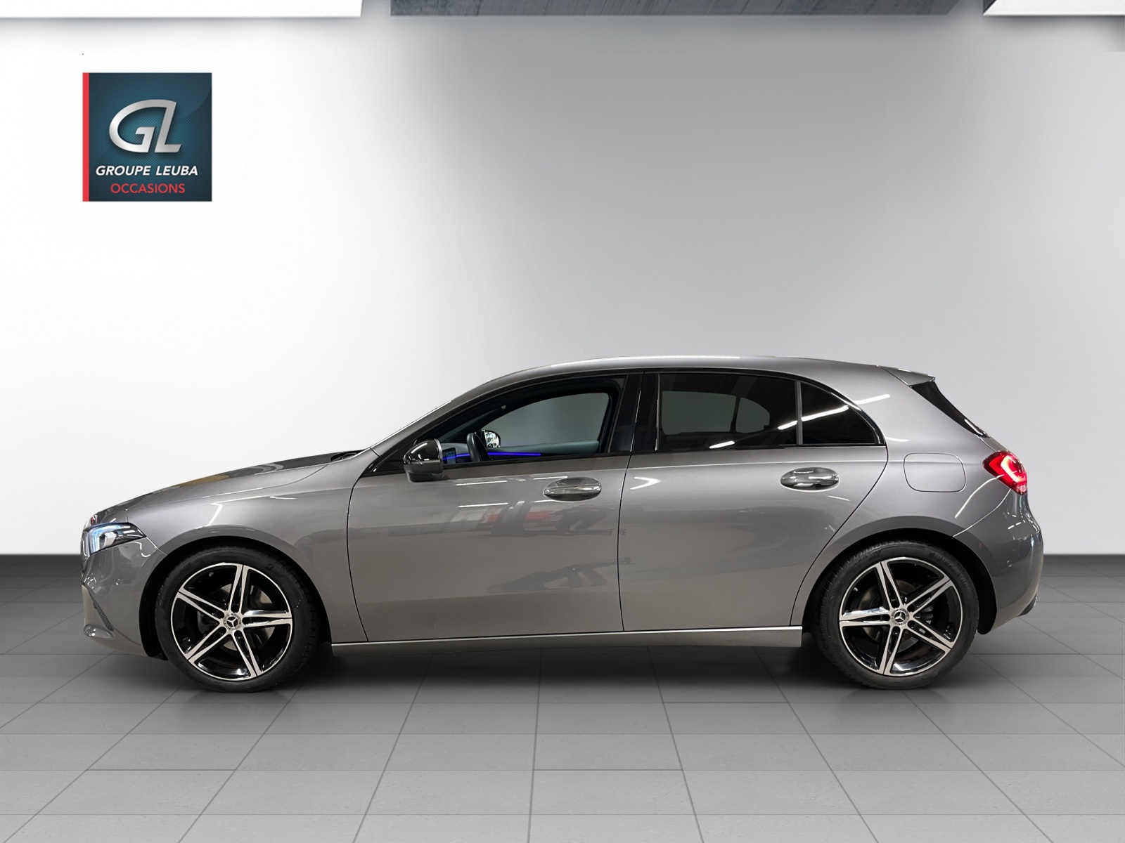 MERCEDES-BENZ A 180 Night Star-showroom-element-2