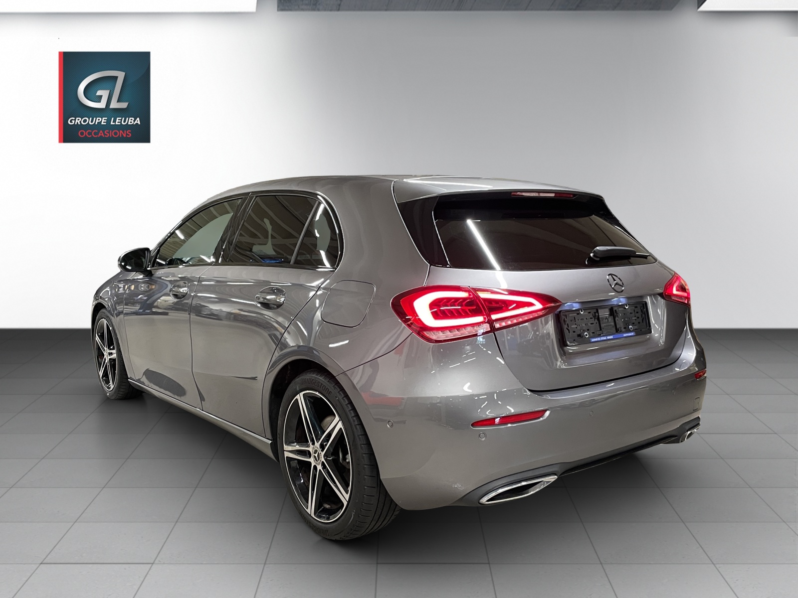MERCEDES-BENZ A 180 Night Star-showroom-element-3