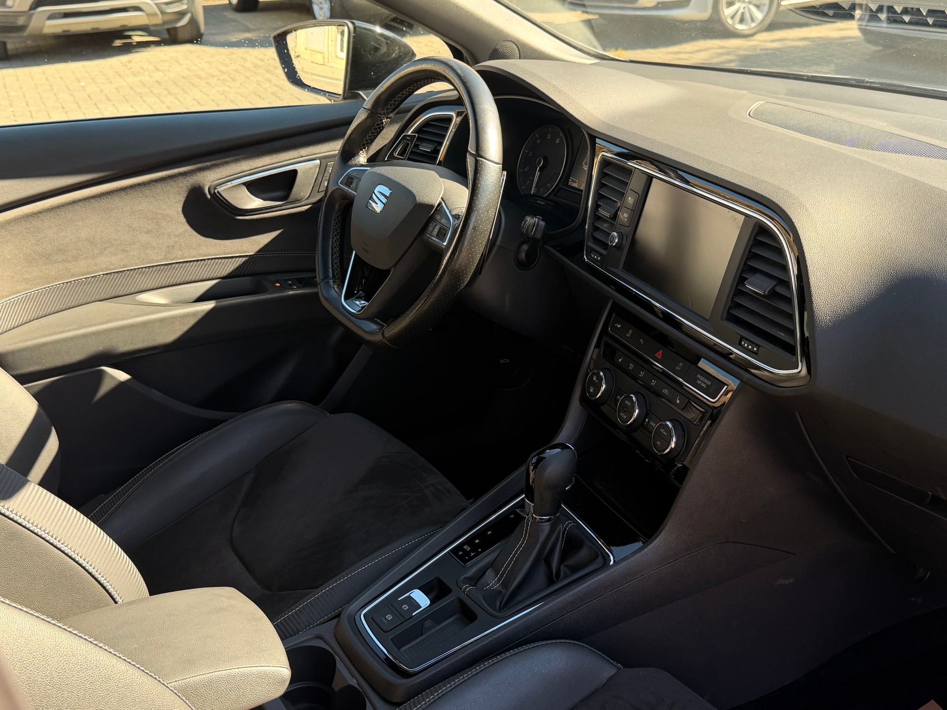 SEAT Leon 2.0 TSI Cupra 300 DSG-image-11