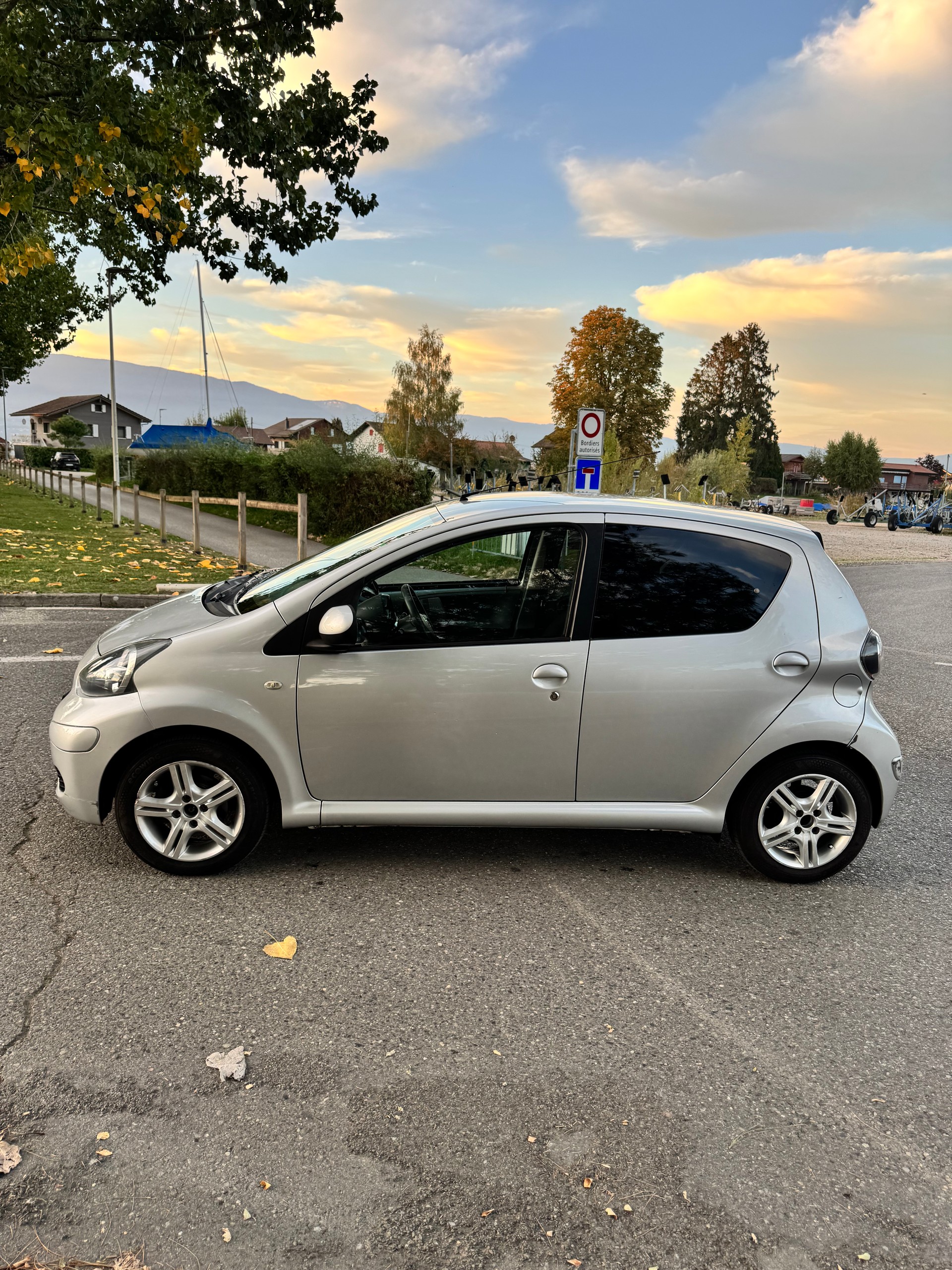 TOYOTA Aygo 1.0 Linea Terra-image-2