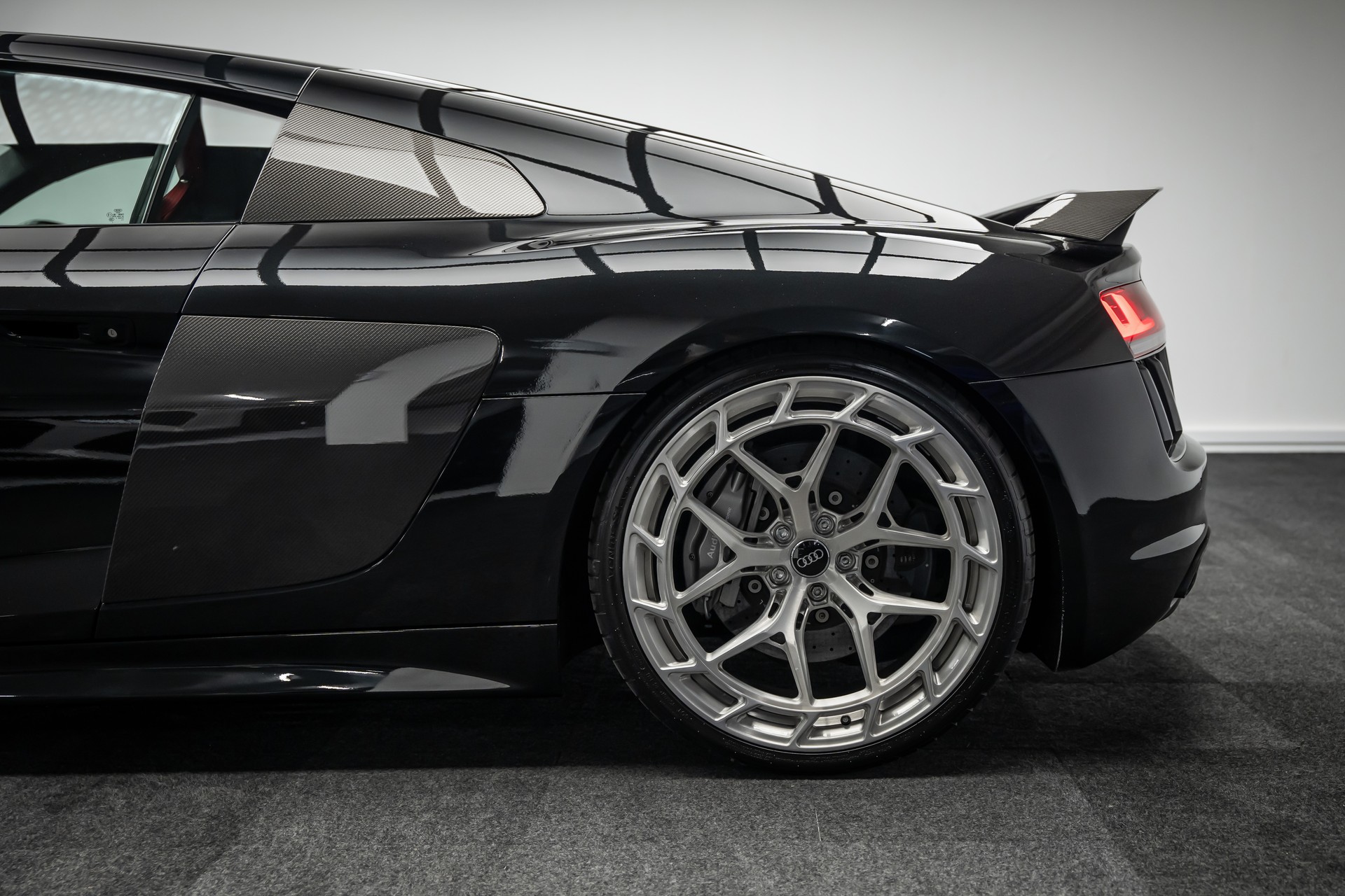 AUDI * R8 COUPÉ 5.2 PLUS * CAPRISTO * 20/21 SCHMIEDERÄDER * KW GEWINDEFEDERN * FULL CARBON INNEN & AUSSEN * LEASING AB 670.- *-showroom-element-2