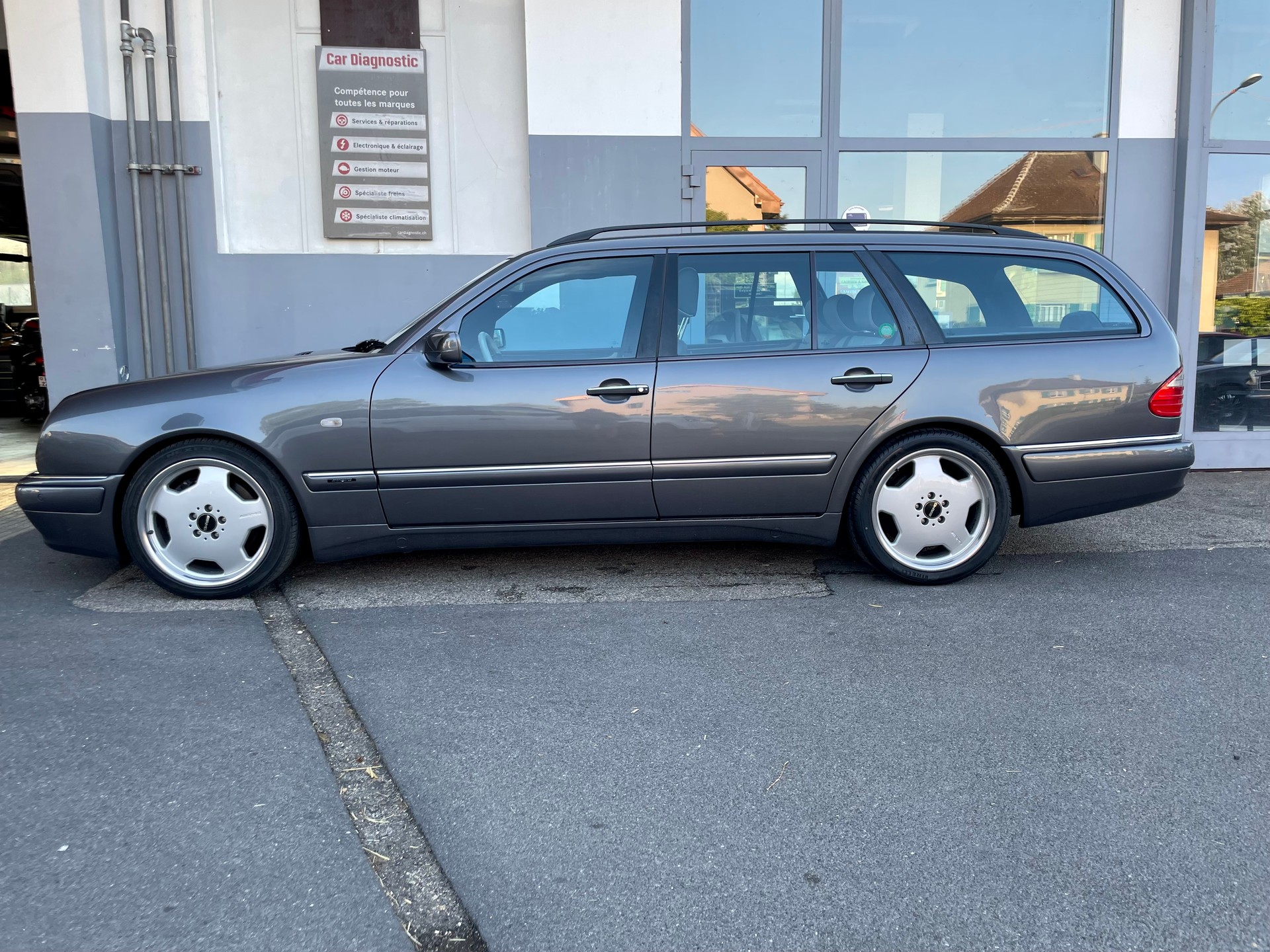 MERCEDES-BENZ E 55 AMG Avantgarde Automatic-showroom-element-1