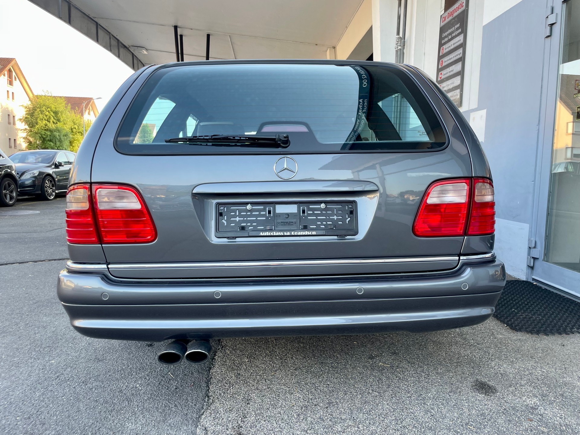 MERCEDES-BENZ E 55 AMG Avantgarde Automatic-image-5