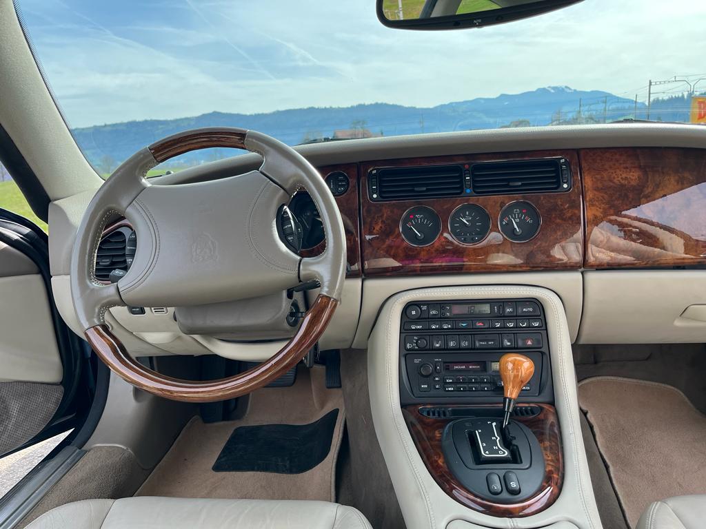 JAGUAR XK8-image-5