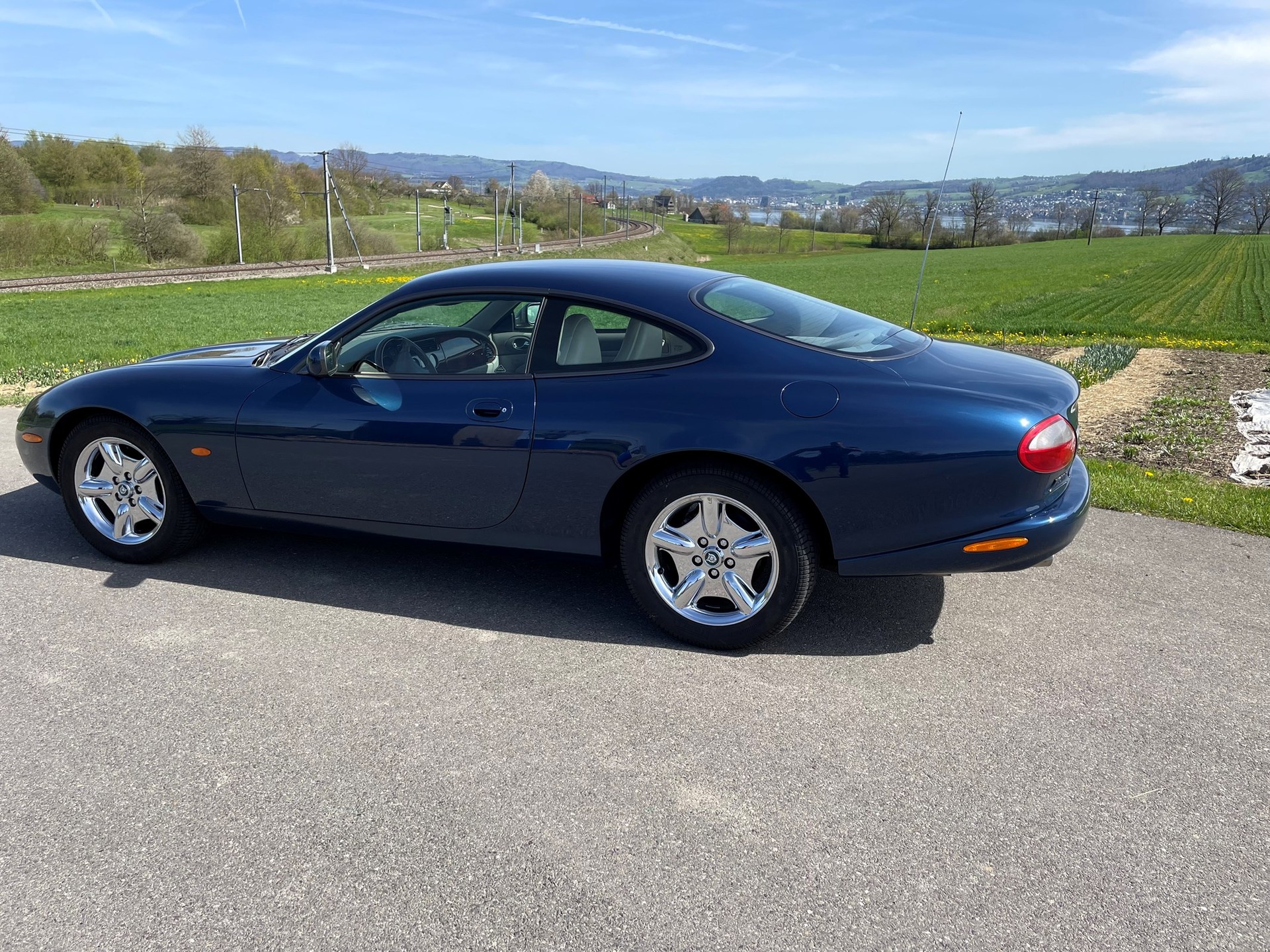 JAGUAR XK8