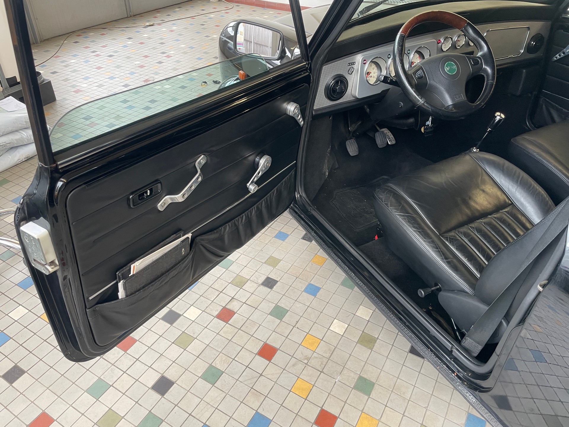 MINI 1.3i 40th Anniversary-image-11