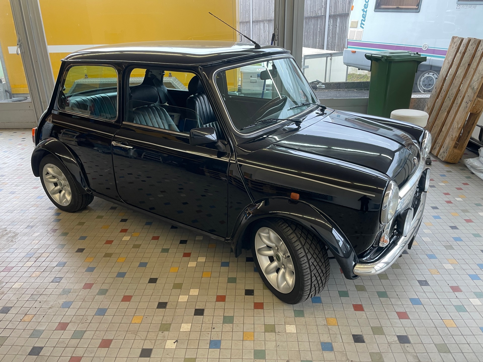 MINI 1.3i 40th Anniversary-image-9
