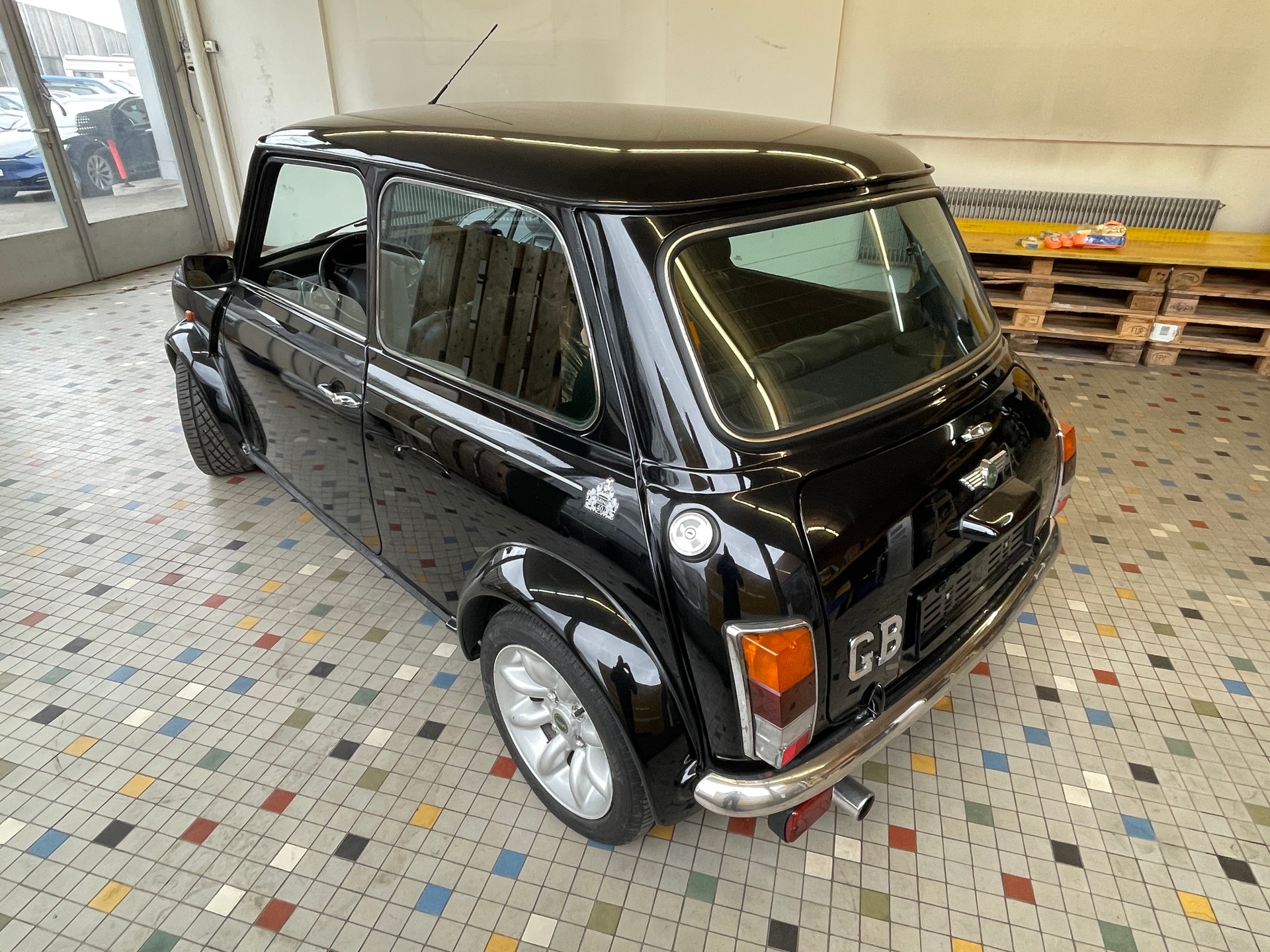 MINI 1.3i 40th Anniversary-image-5