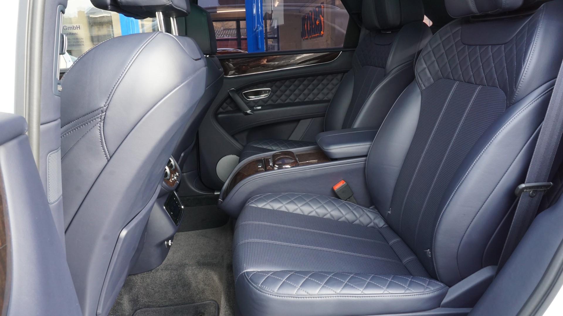 BENTLEY Bentayga W12-image-16