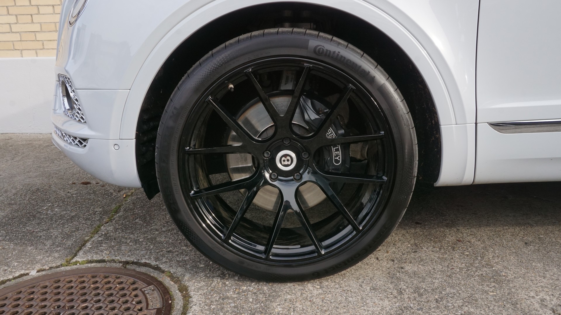 BENTLEY Bentayga W12-image-23