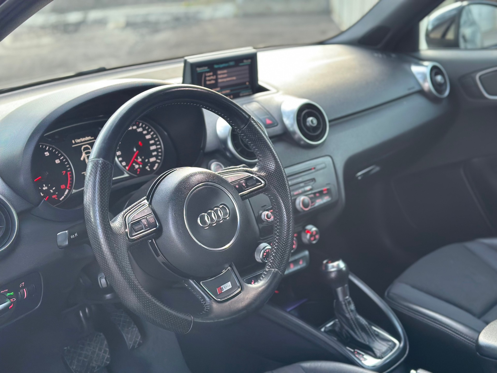 AUDI A1 Sport 1.4 TFSI Ambition S-tronic-image-7