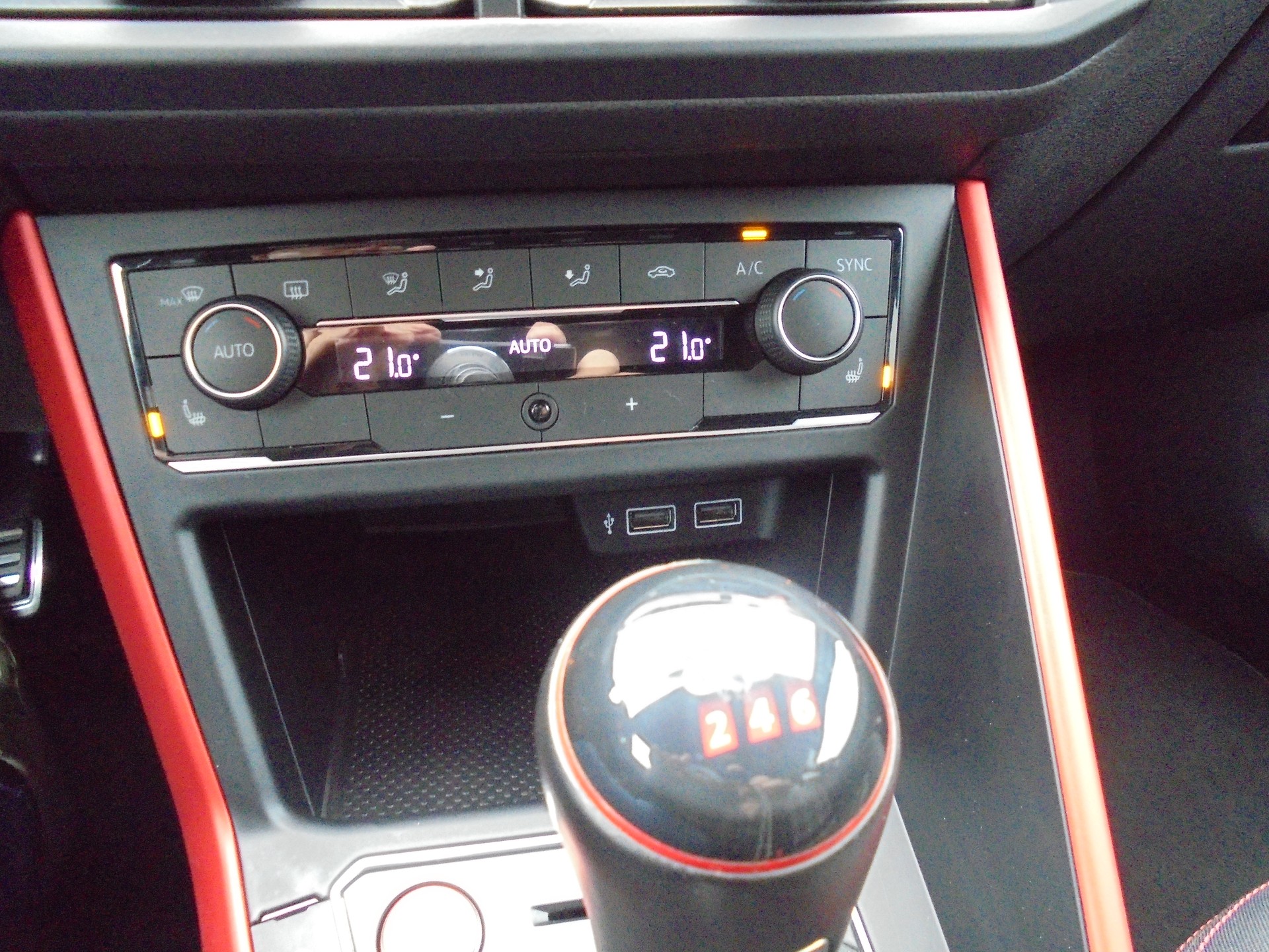 VW Polo 2.0 TSI GTI-image-13
