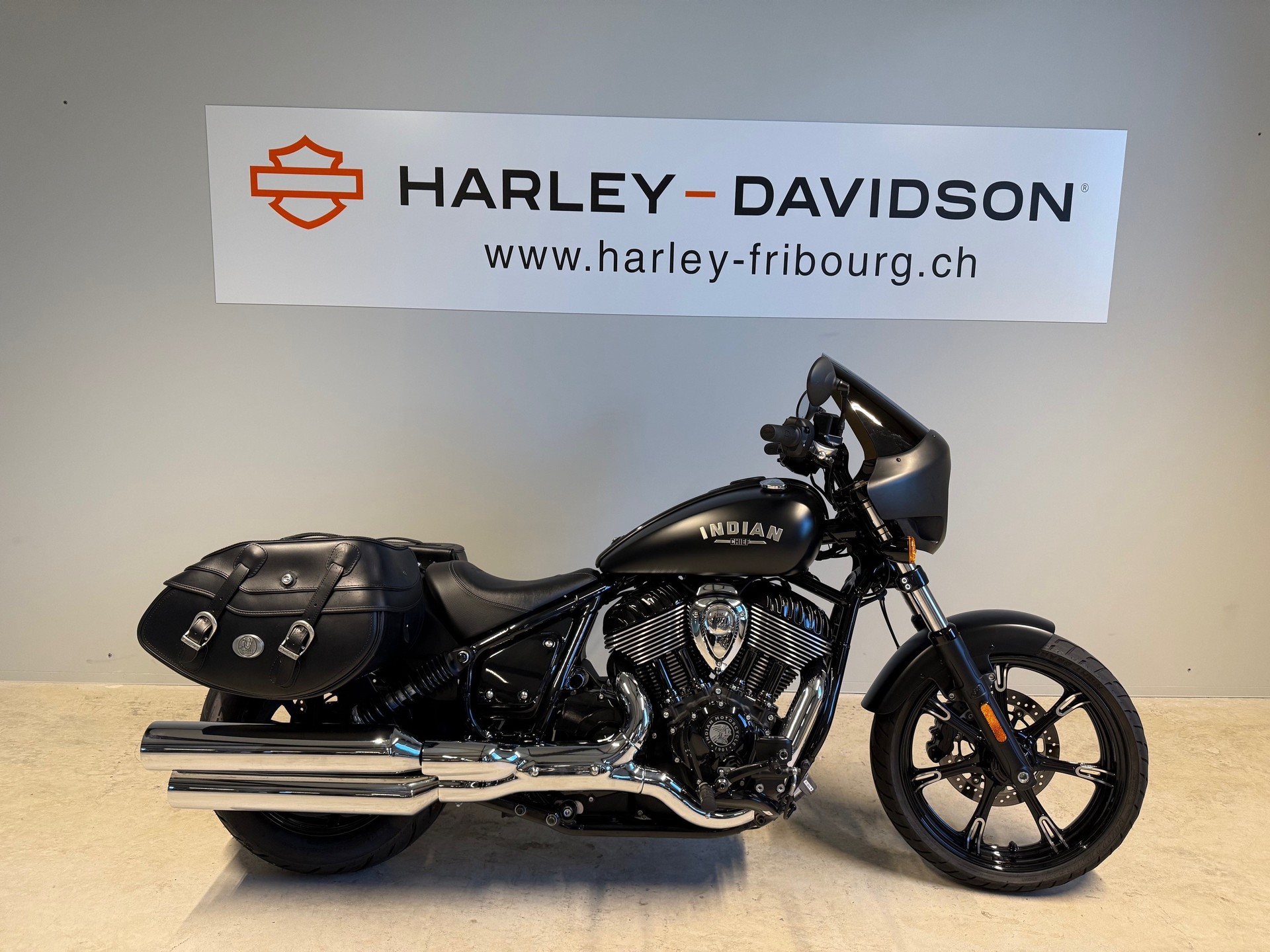 INDIAN Chief Dark Horse-image-0