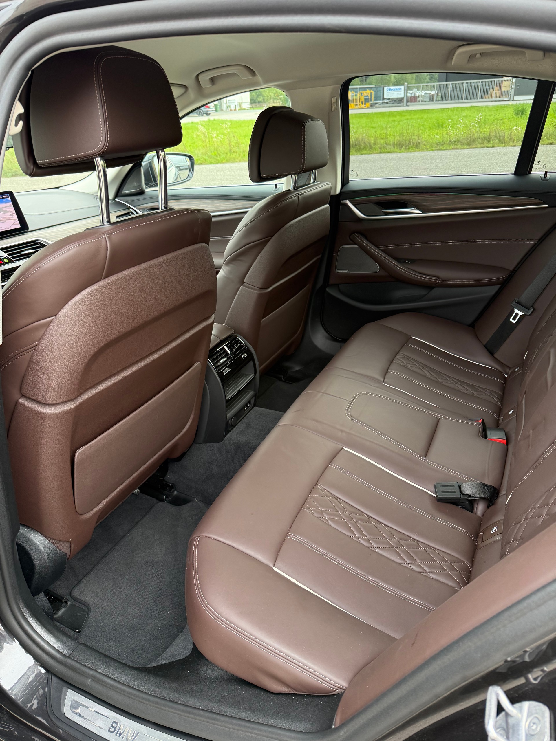 BMW 520d xDrive 48V Luxury Line Steptronic-image-9