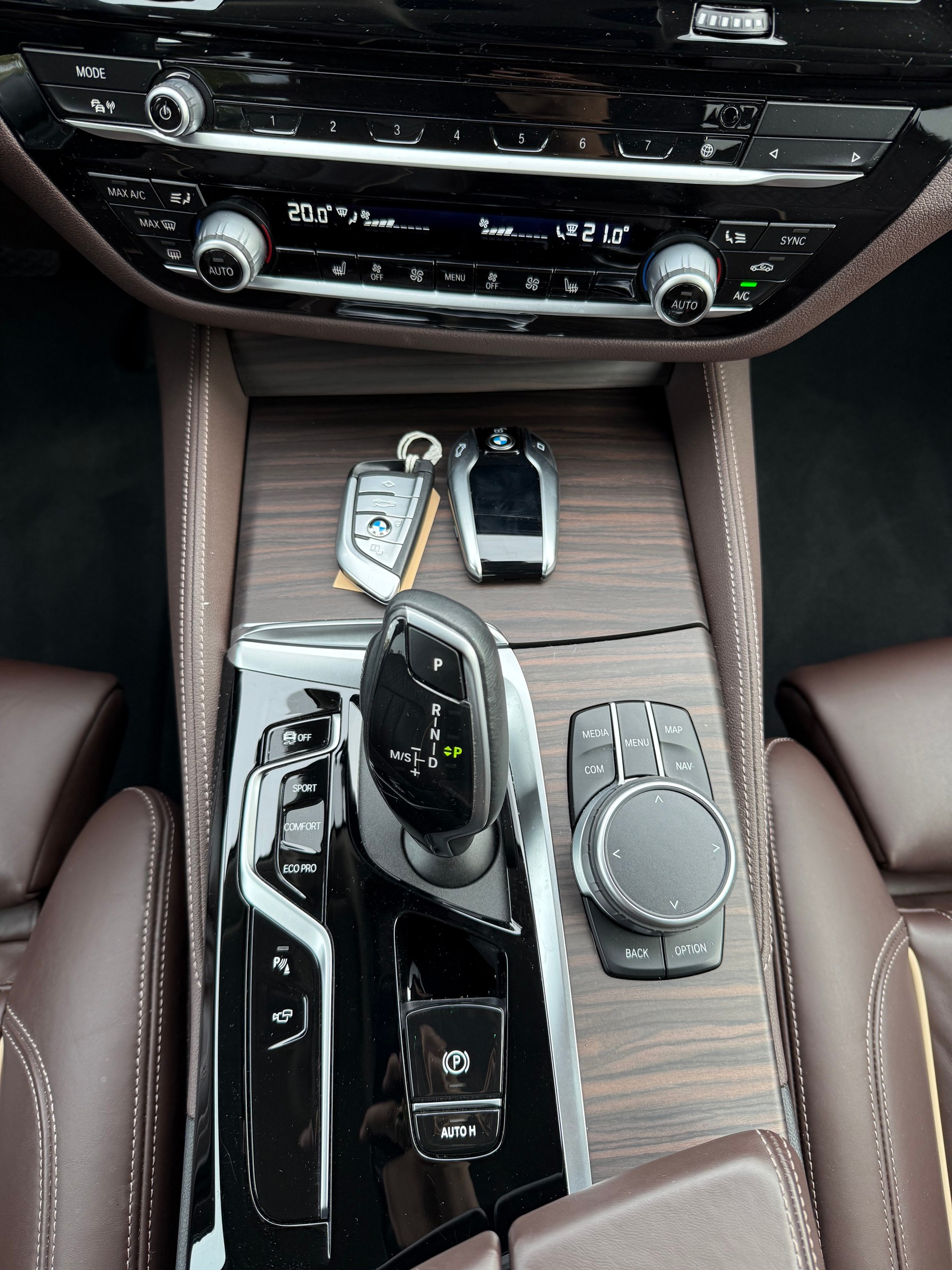 BMW 520d xDrive 48V Luxury Line Steptronic-image-14
