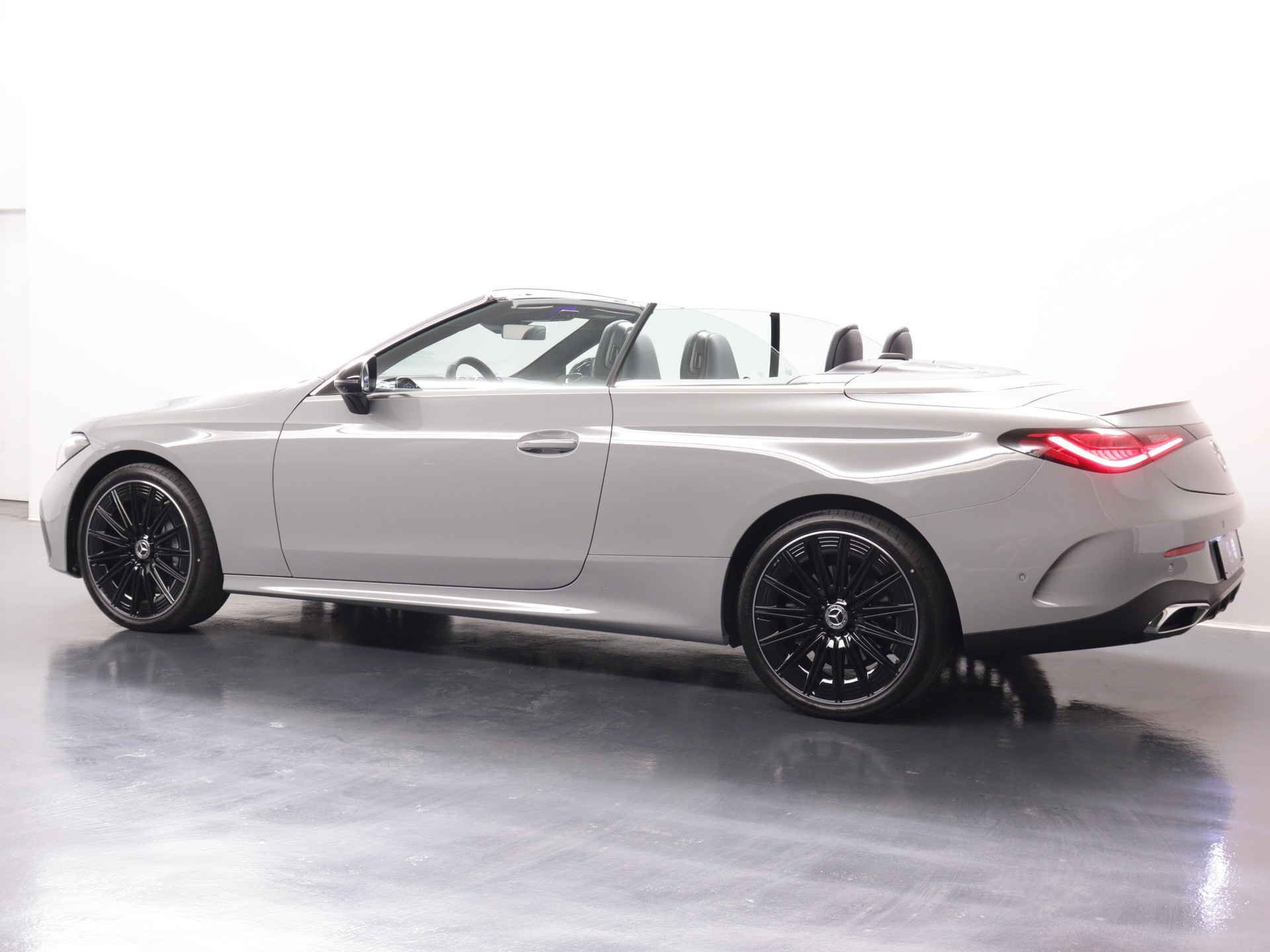 MERCEDES-BENZ CLE 450 AMG Line 4matic Cabriolet-image-7