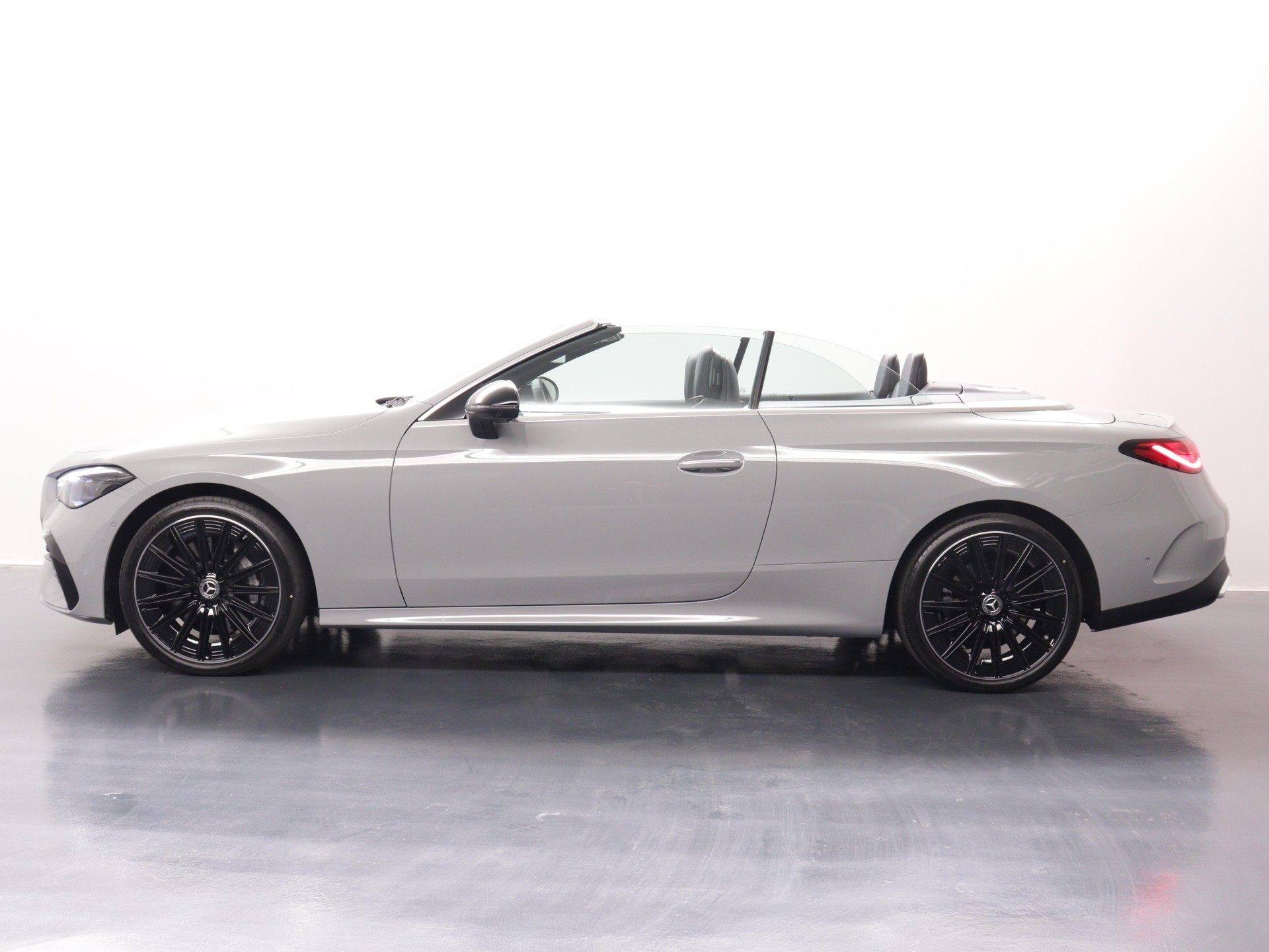MERCEDES-BENZ CLE 450 AMG Line 4matic Cabriolet-image-6