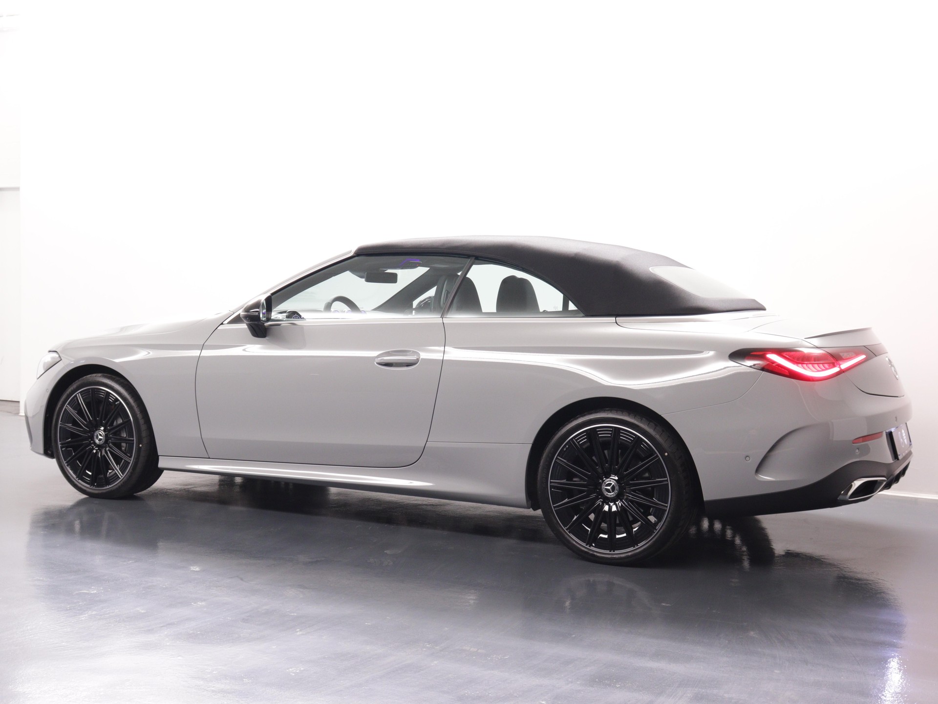 MERCEDES-BENZ CLE 450 AMG Line 4matic Cabriolet-showroom-element-2