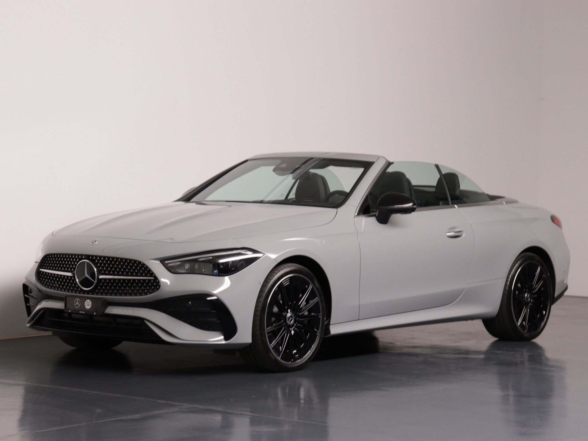 MERCEDES-BENZ CLE 450 AMG Line 4matic Cabriolet-image-4