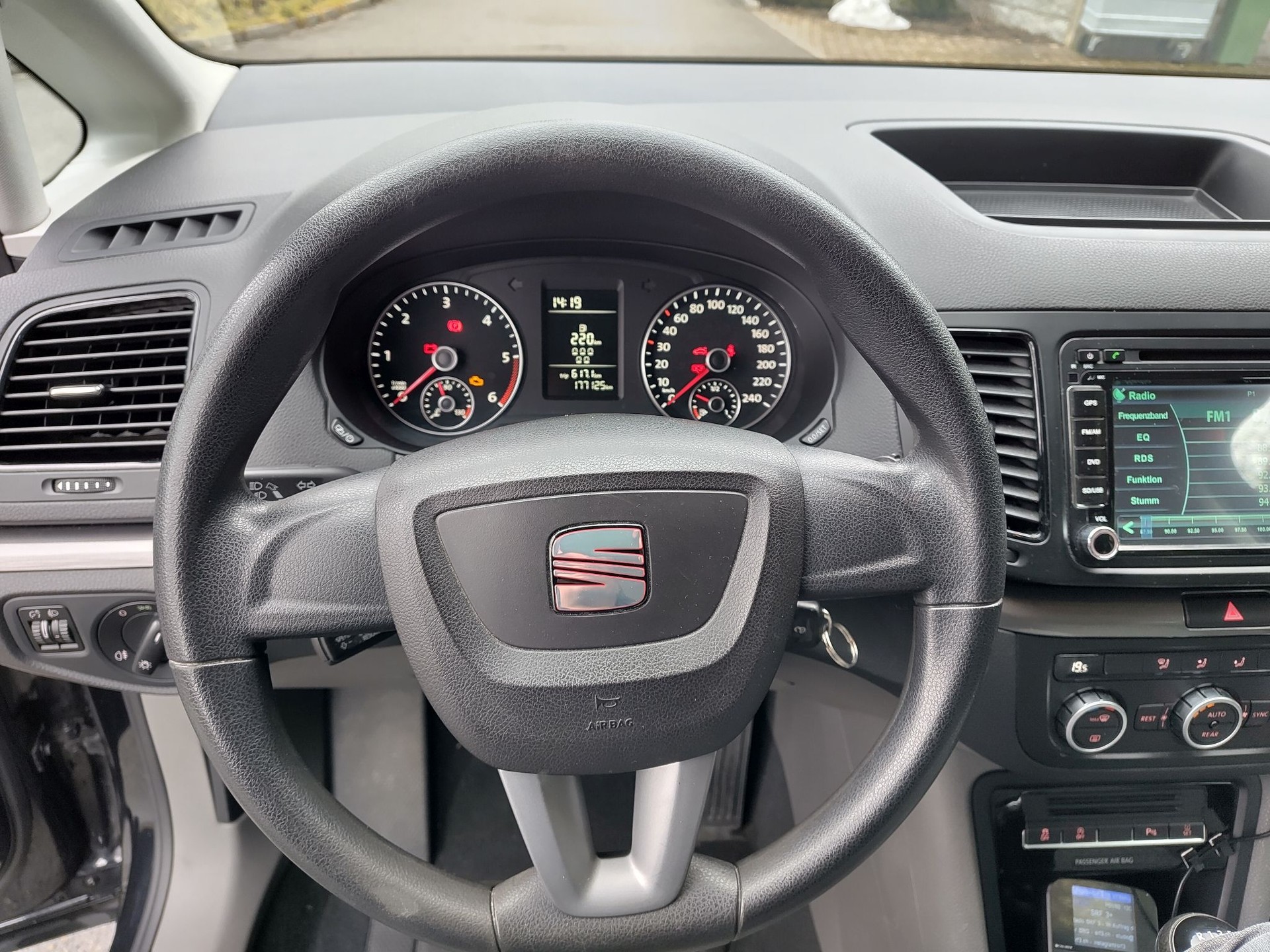 SEAT Alhambra 2.0 TDI Reference-image-16