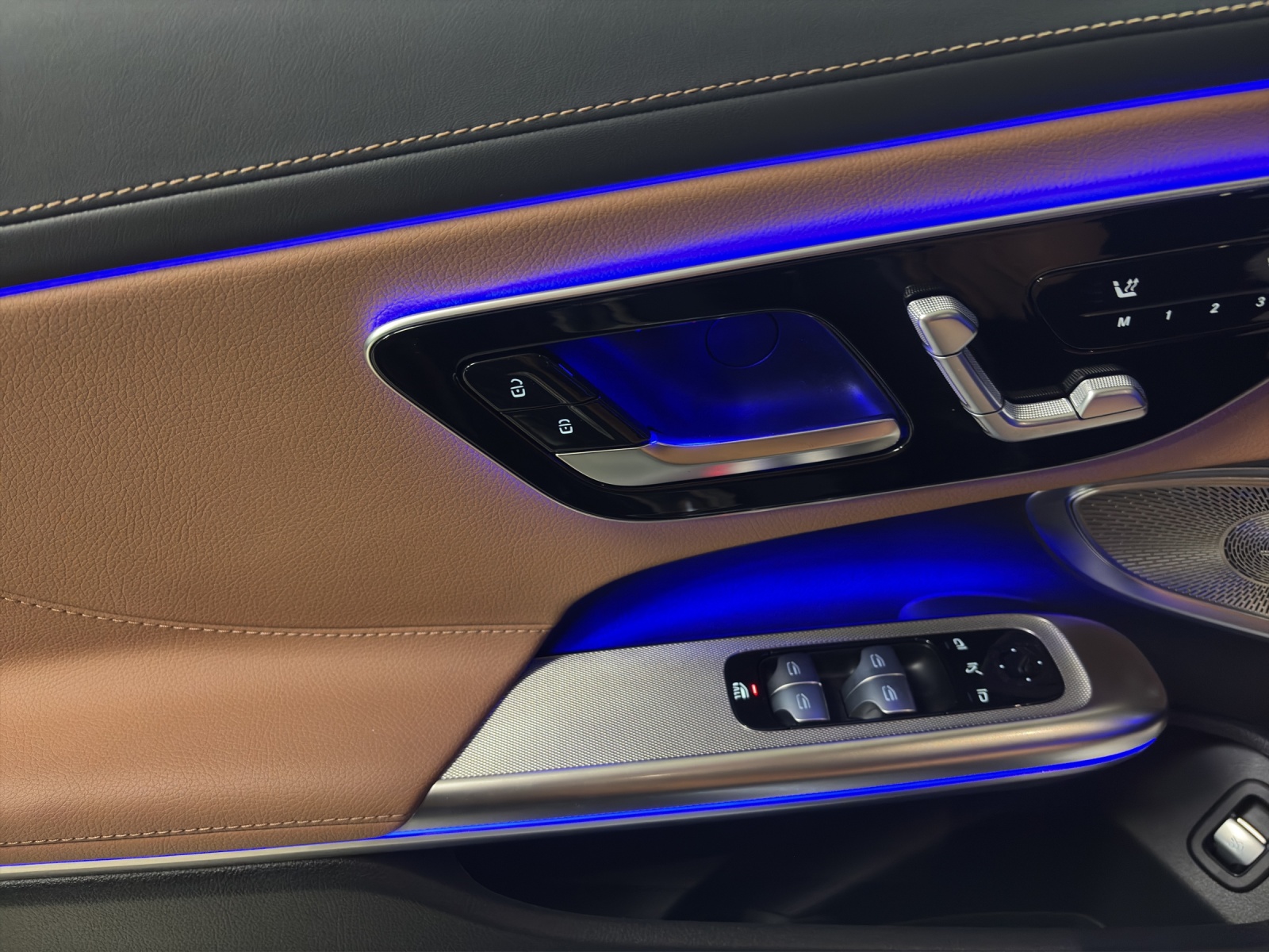 MERCEDES-BENZ CLE 200 Cabrio 4M-image-8