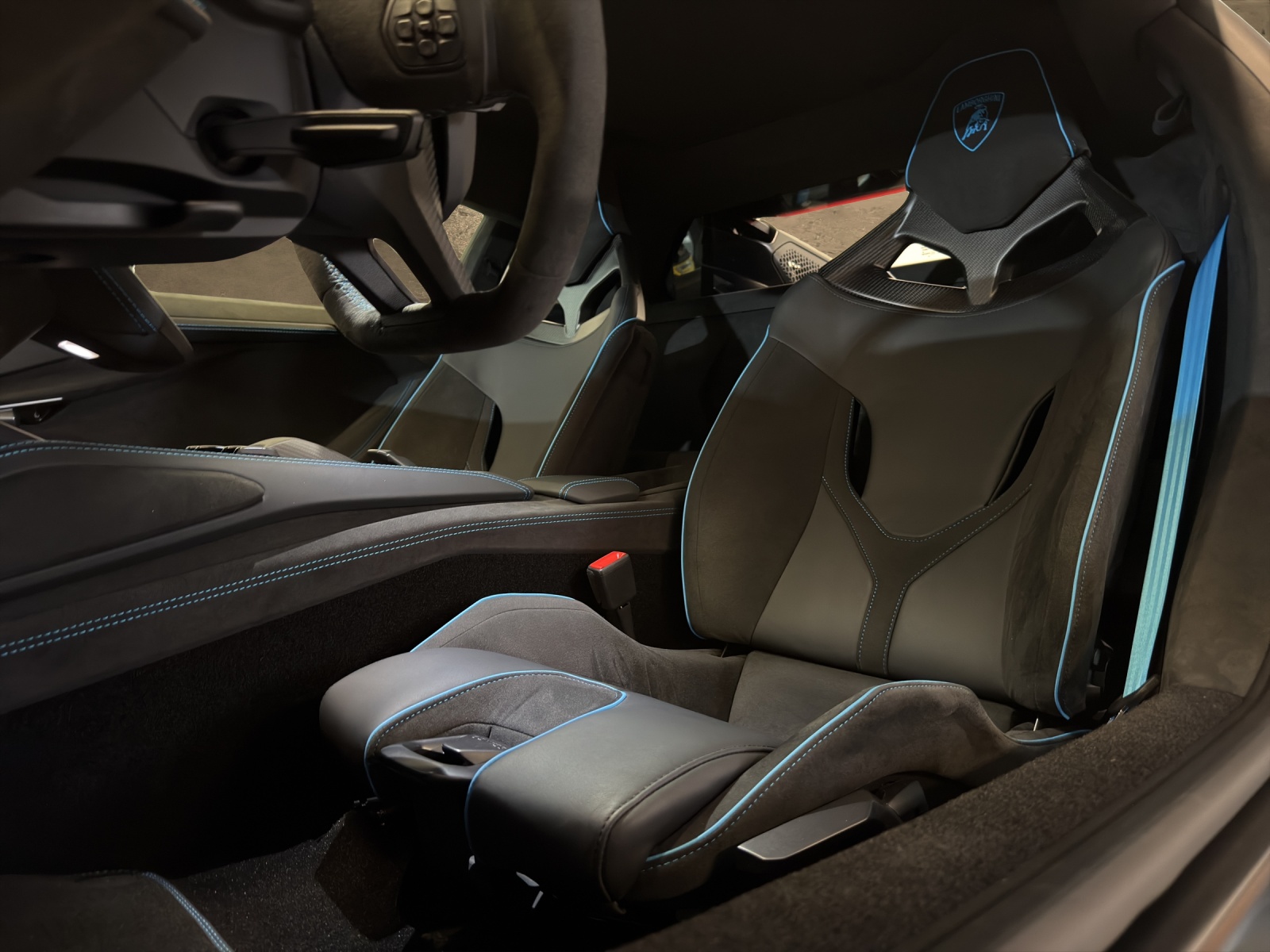LAMBORGHINI REVUELTO-image-12