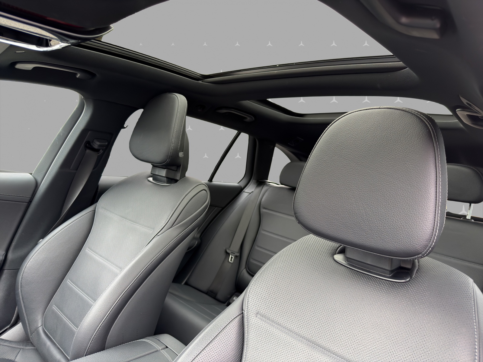 MERCEDES-BENZ C 300 T 4Matic AMG Line-image-8