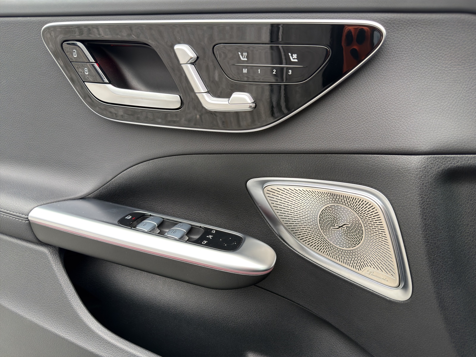 MERCEDES-BENZ C 300 T 4Matic AMG Line-image-11
