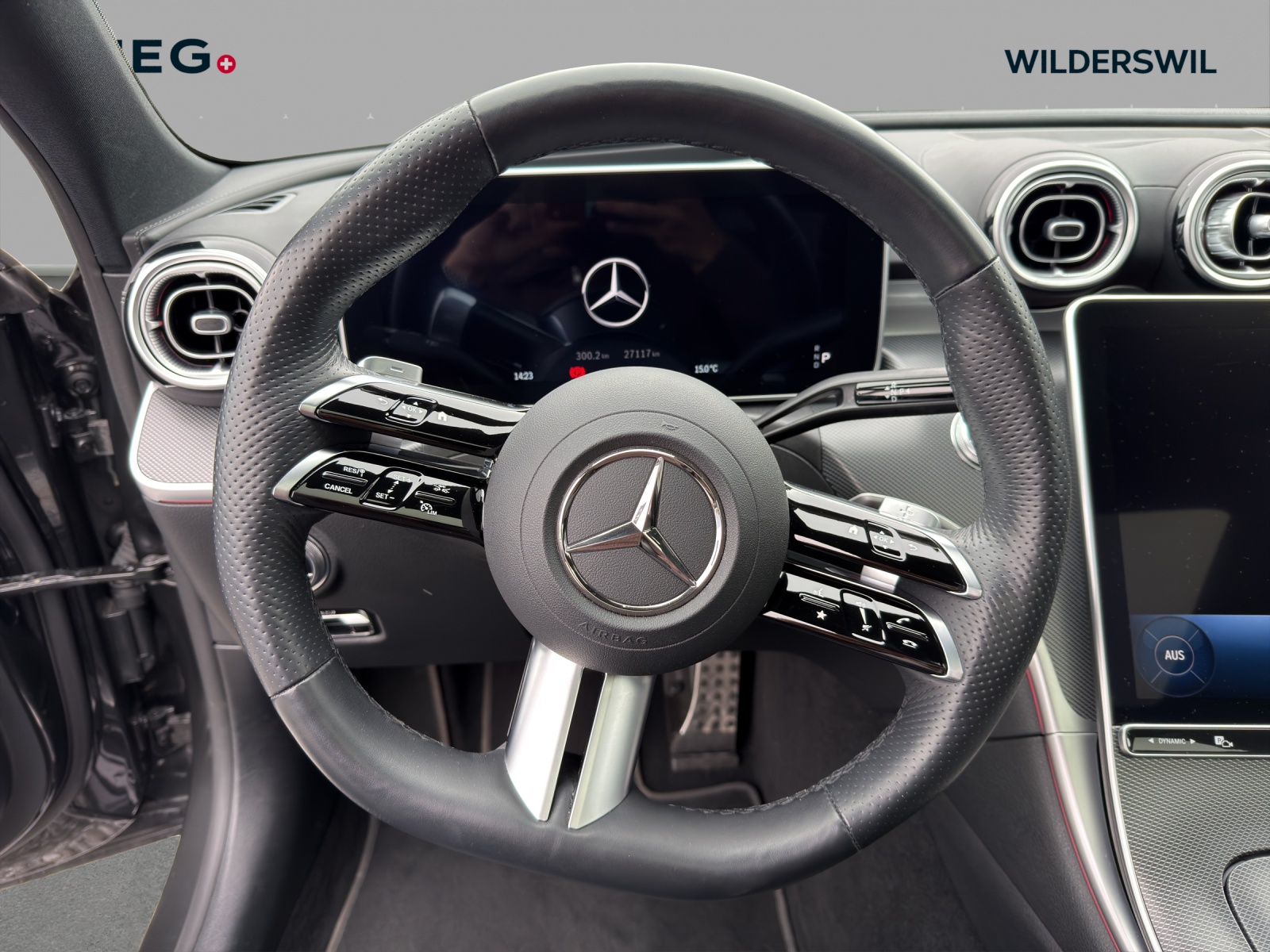 MERCEDES-BENZ C 300 T 4Matic AMG Line-image-9