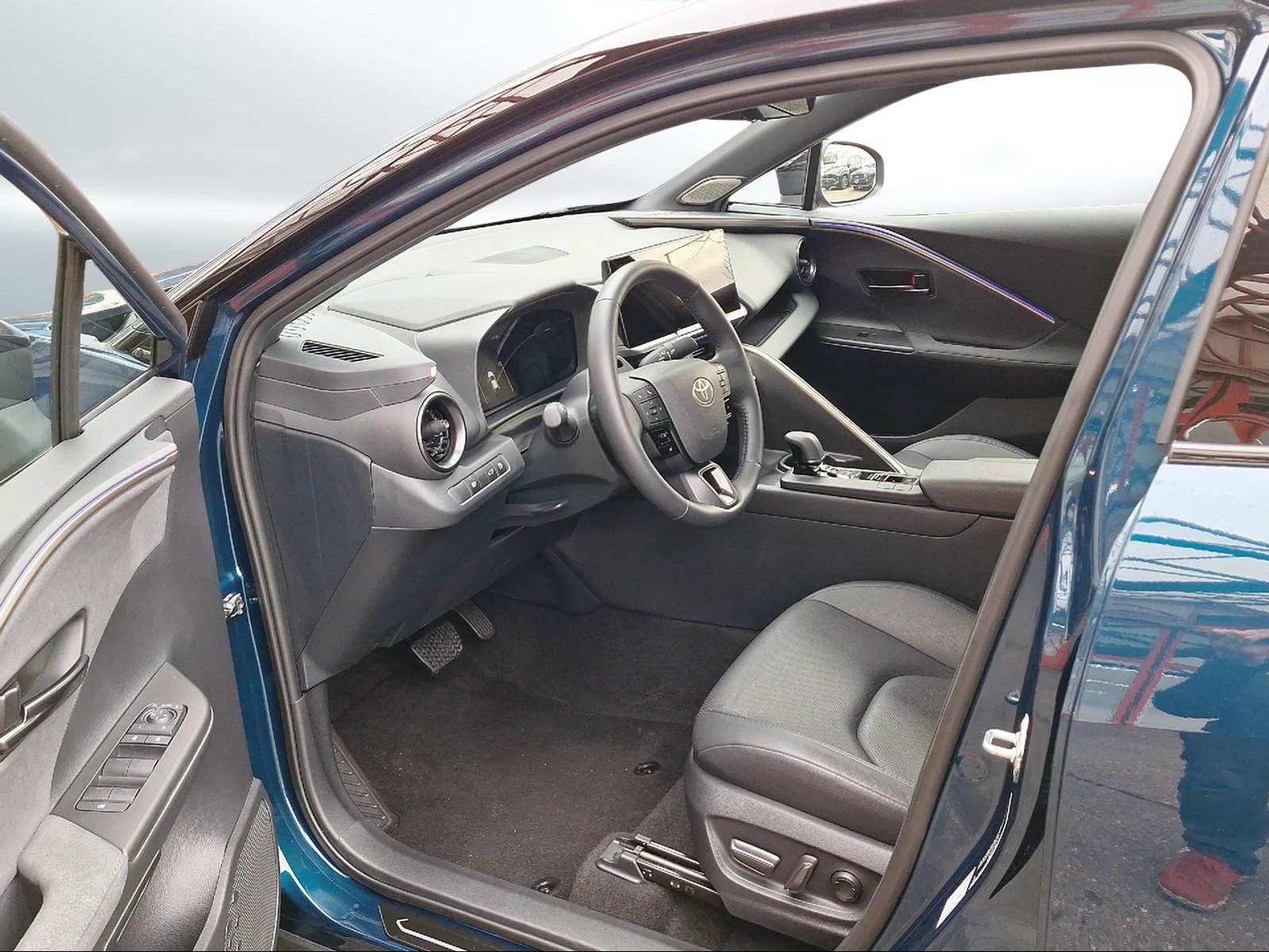 TOYOTA C-HR 2.0 PHEV Style-image-7