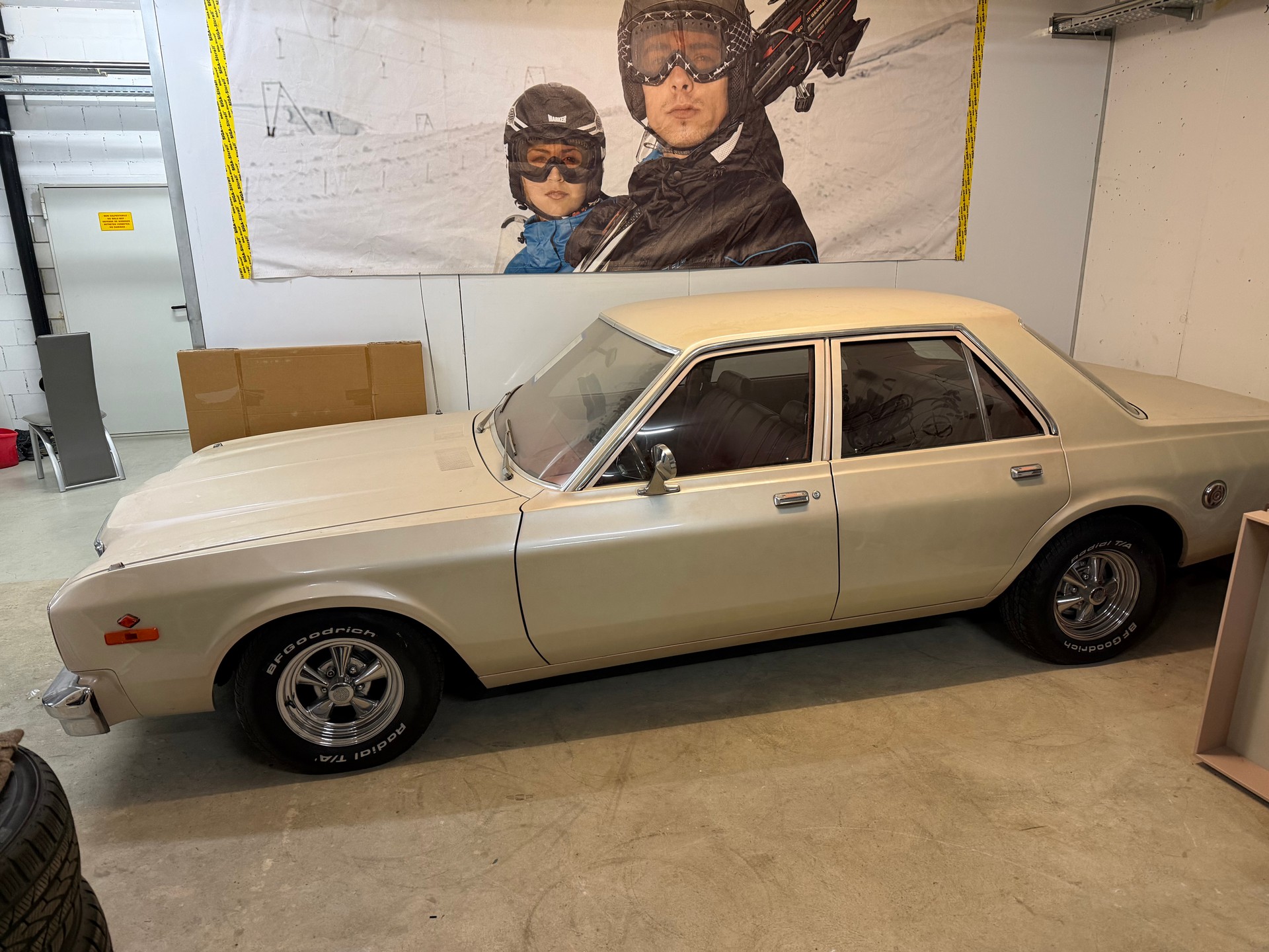 PLYMOUTH Volare-showroom-element-2