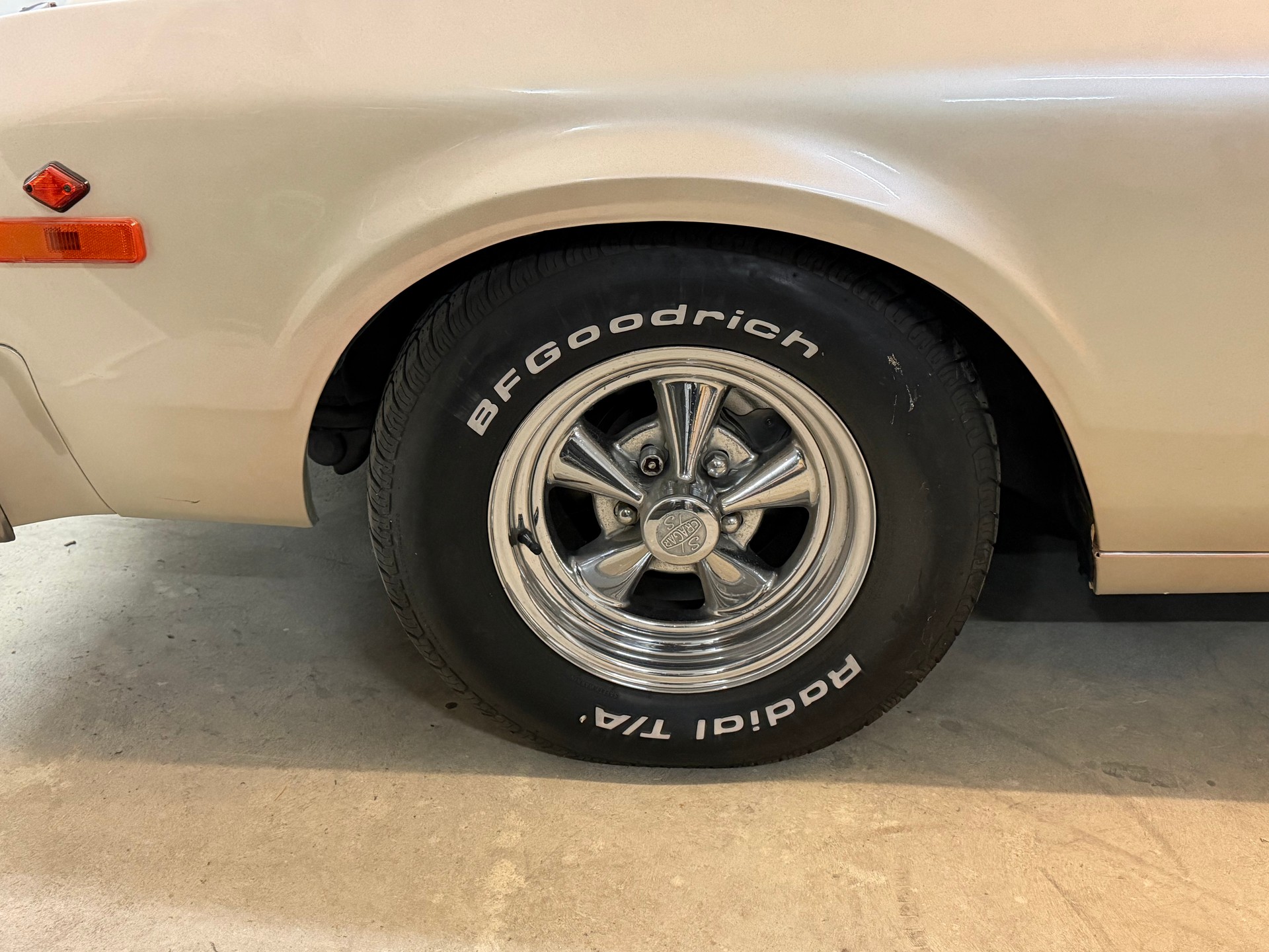 PLYMOUTH Volare-showroom-element-3