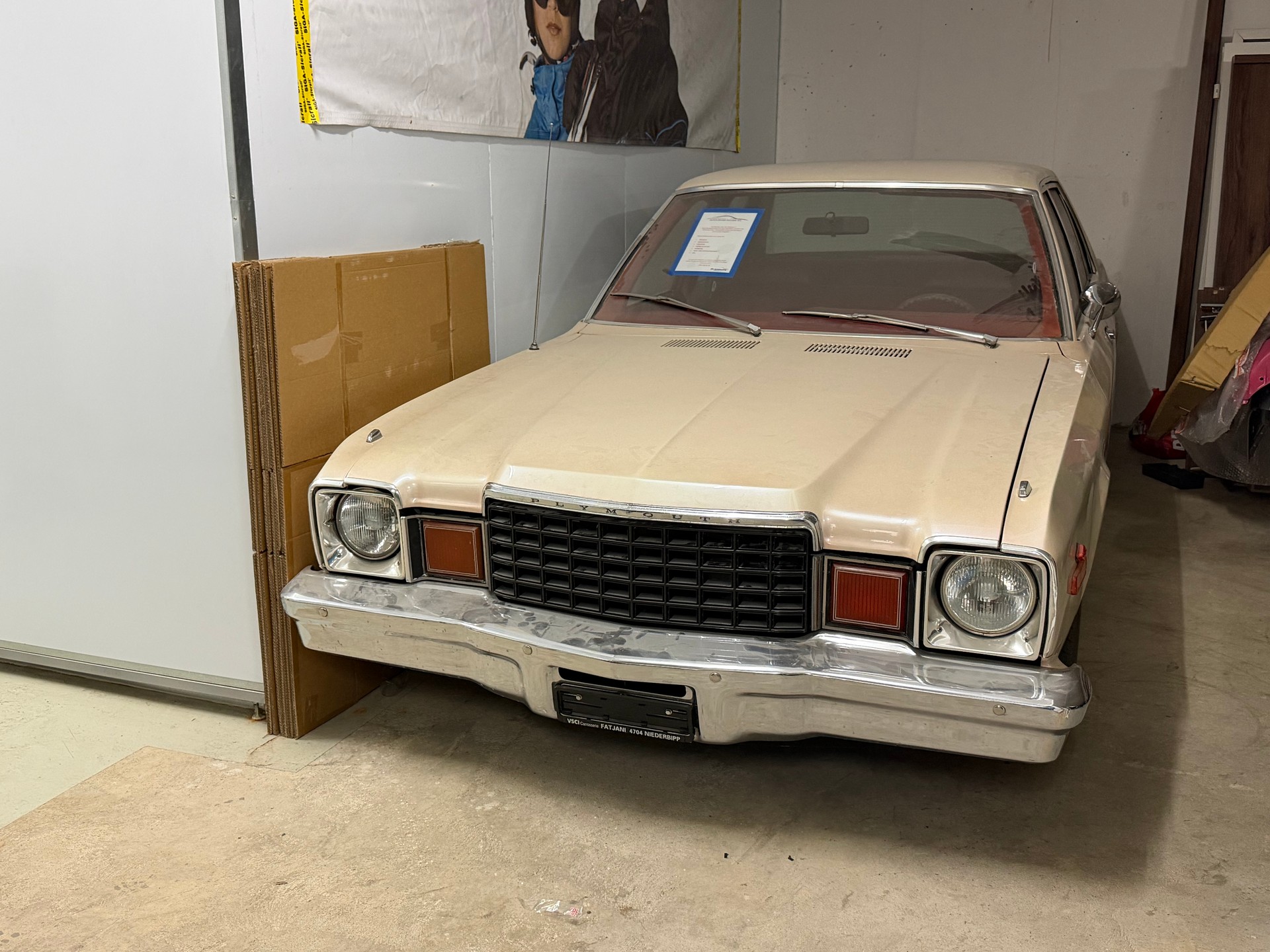 PLYMOUTH Volare-showroom-element-1