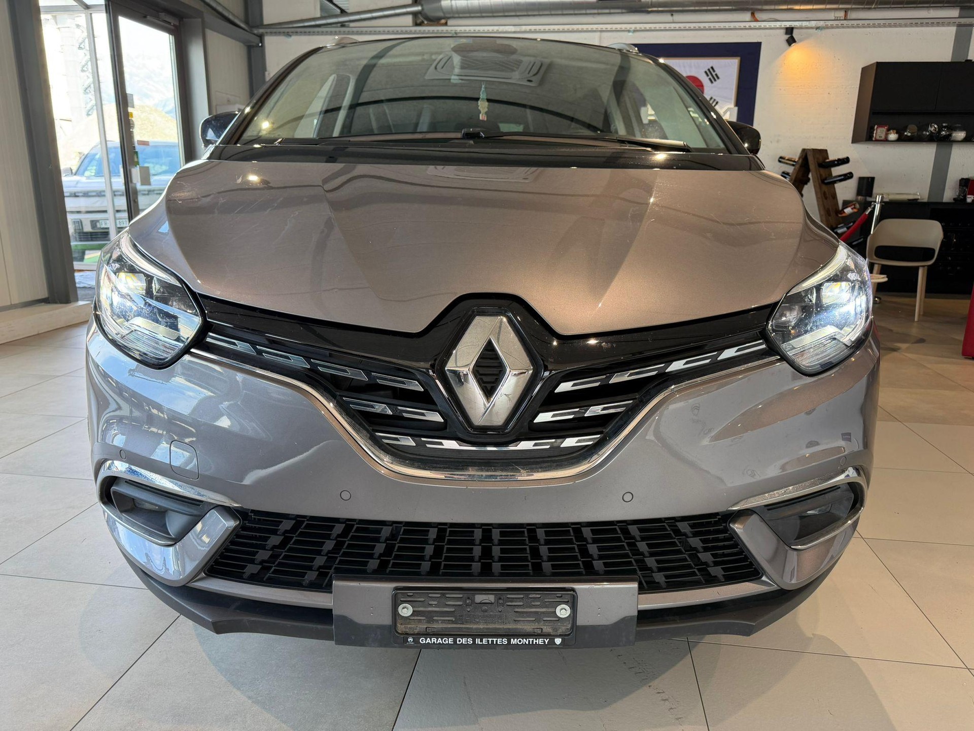 RENAULT Grand Scénic 1.3 TCe 160 Black Edition EDC 7 places-image-6