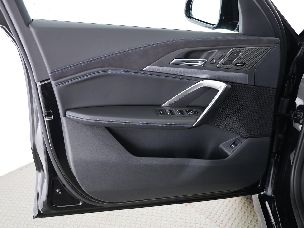 BMW X1 M35i-image-16