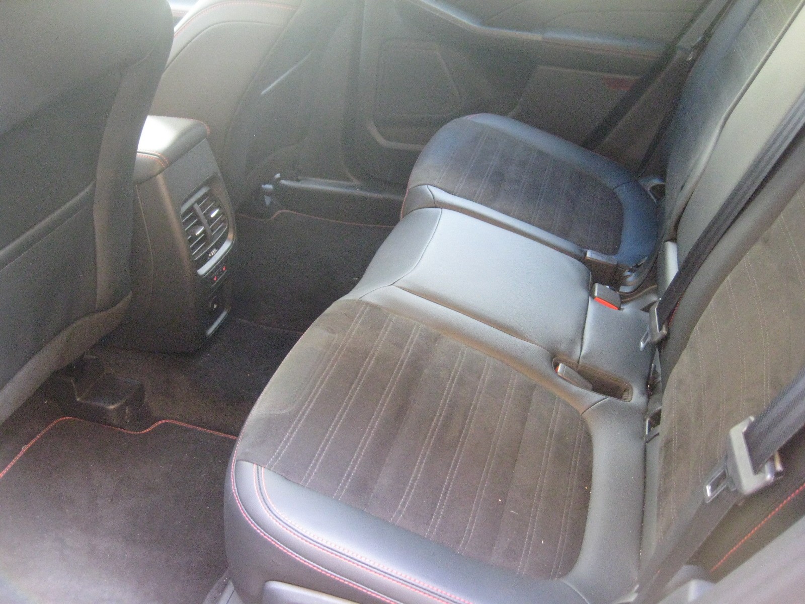 FORD Kuga 2.5 FHEV ST-Line X 4WD-image-6