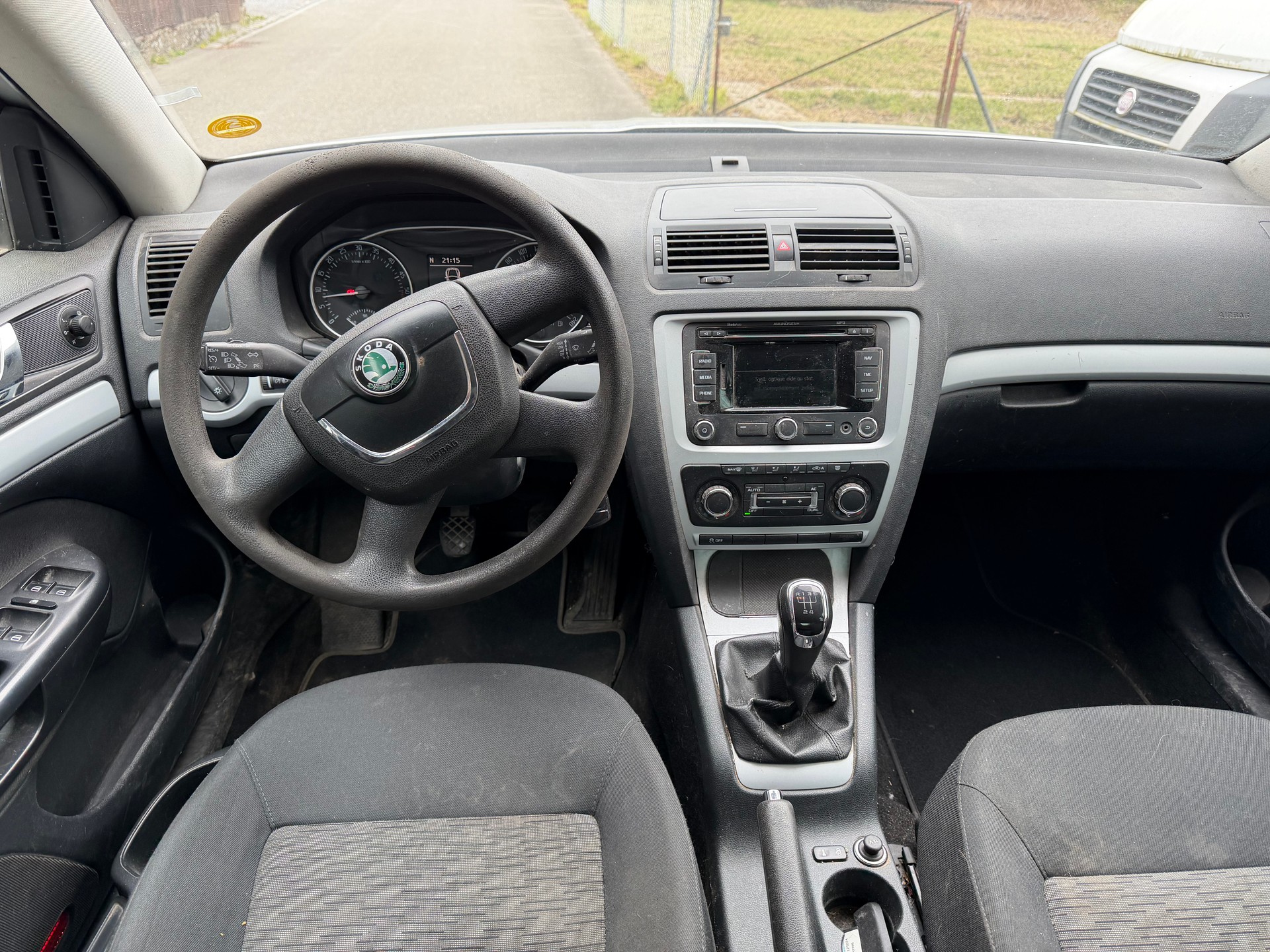 SKODA Octavia Combi 1.6 TDI Ambiente-image-5