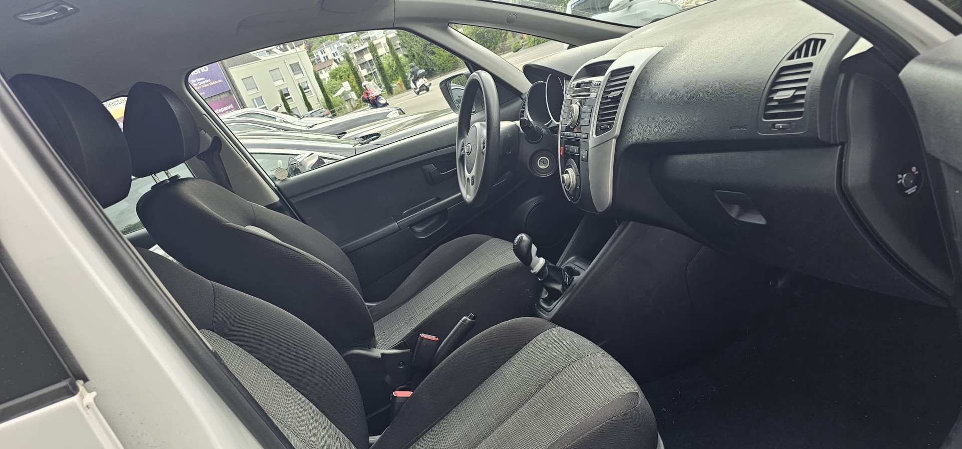 KIA Venga 1.4 CVVT _seven-image-11