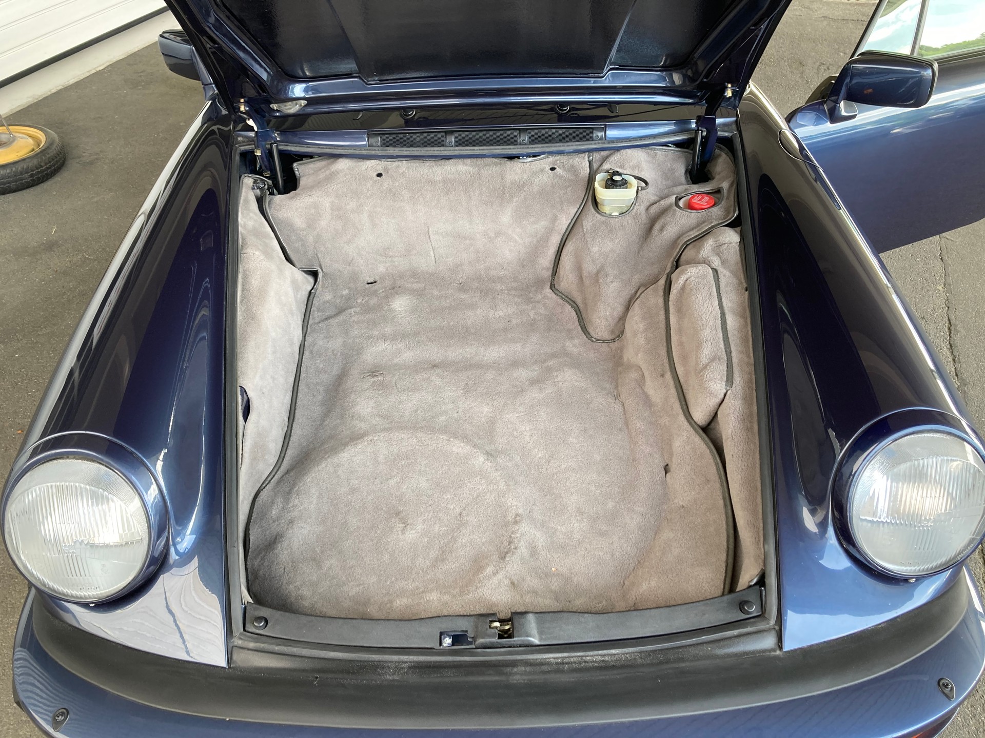 PORSCHE 911 Carrera Cabrio-image-10