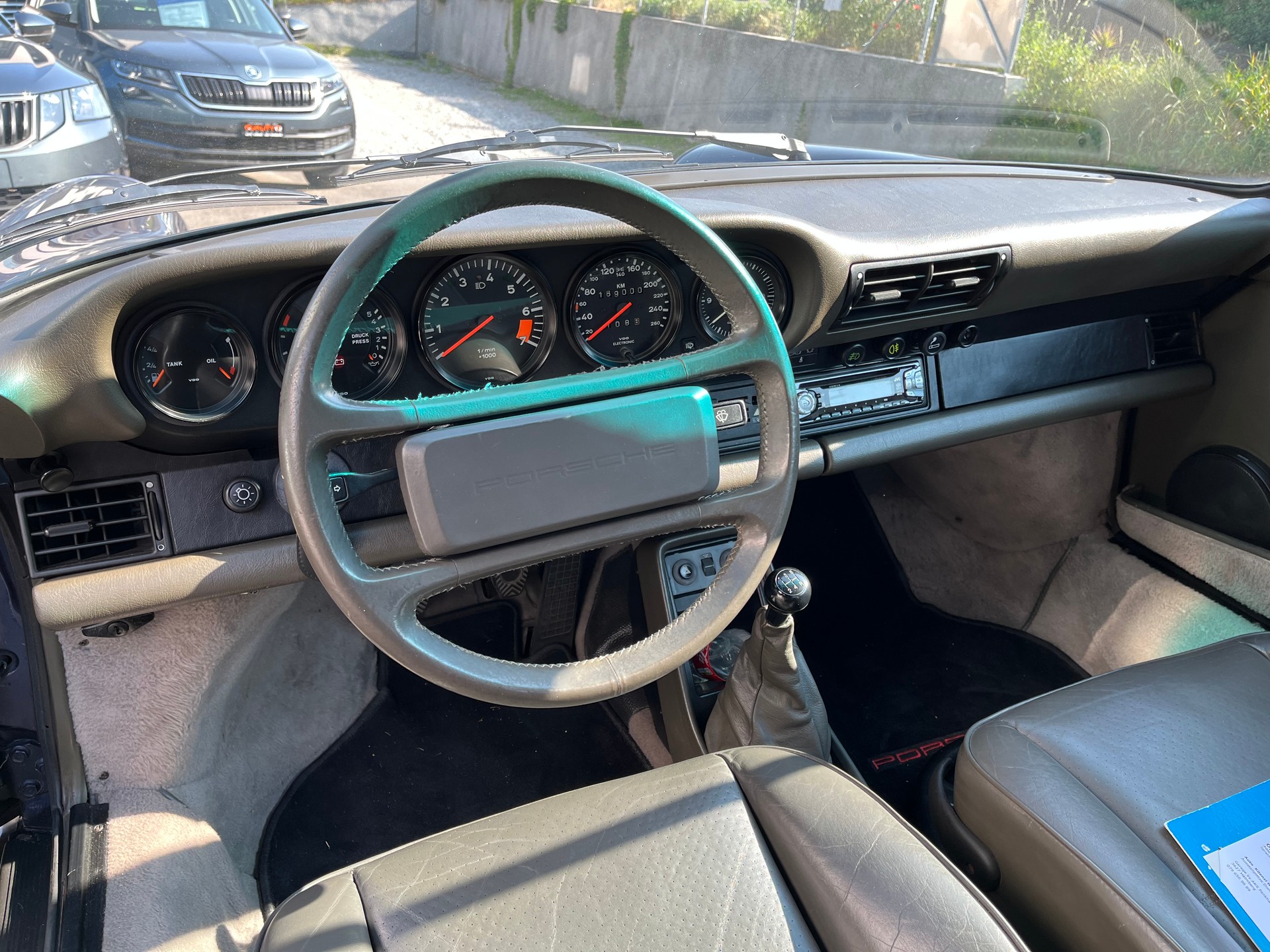 PORSCHE 911 Carrera Cabrio-image-7