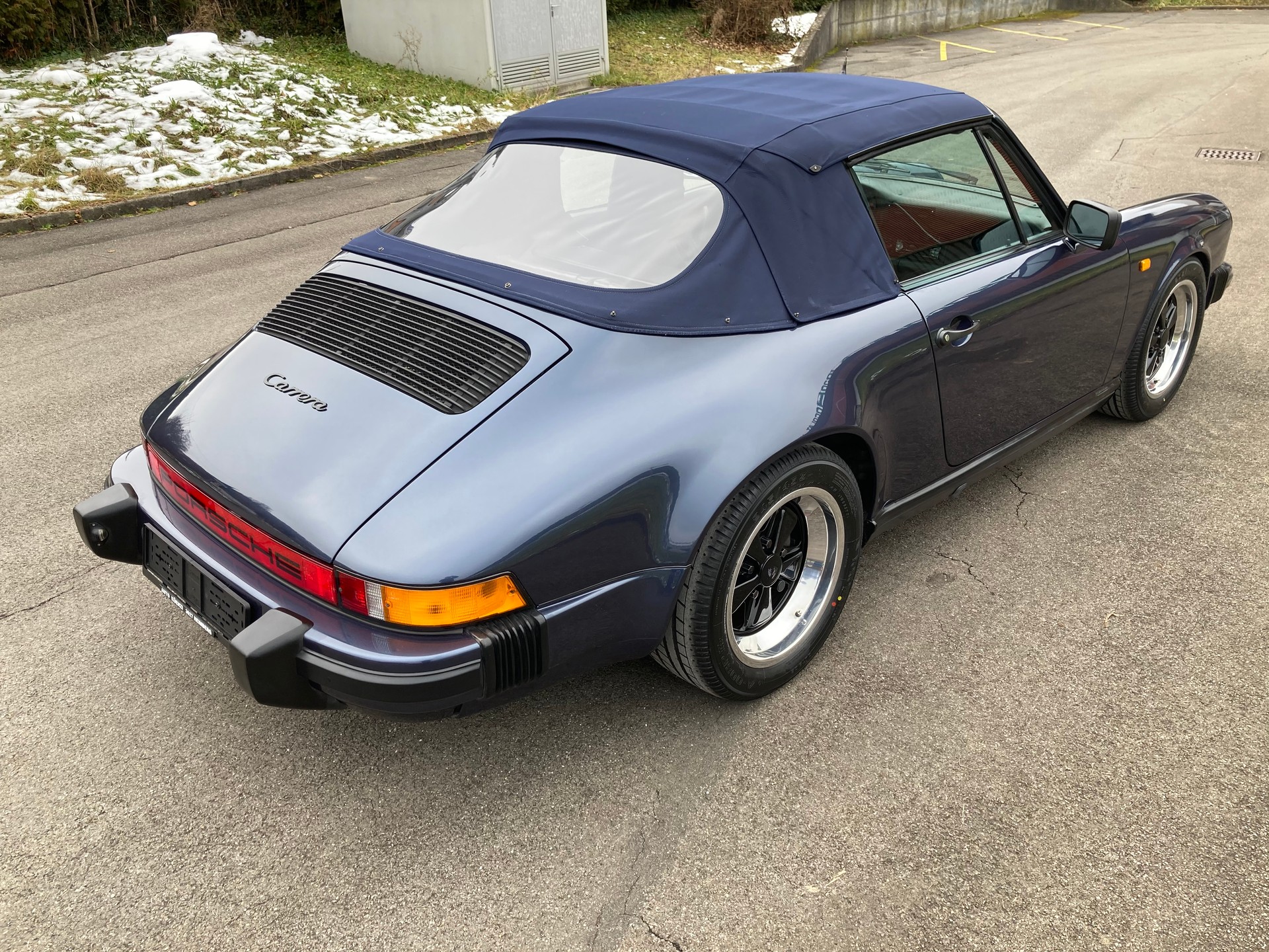 PORSCHE 911 Carrera Cabrio-image-5