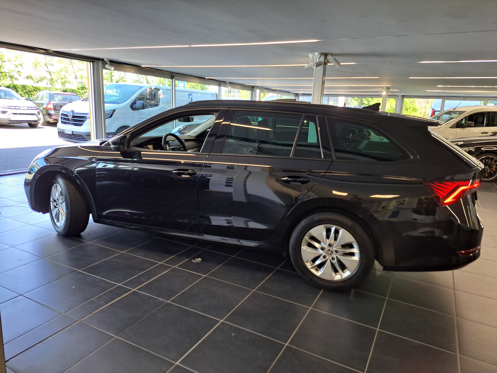 SKODA Octavia Combi 2.0 TDI DSG Ambition 4x4-image-2