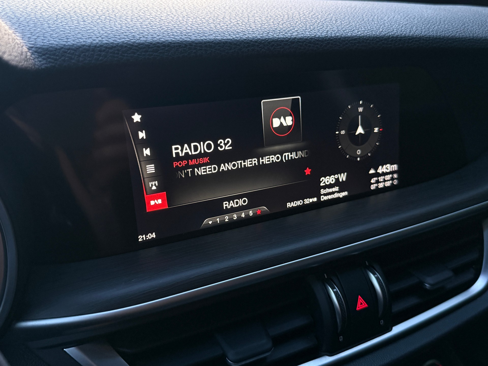 ALFA ROMEO Stelvio 2.0 First Edition Q4 Automatic / Anhängerkupplung-image-26