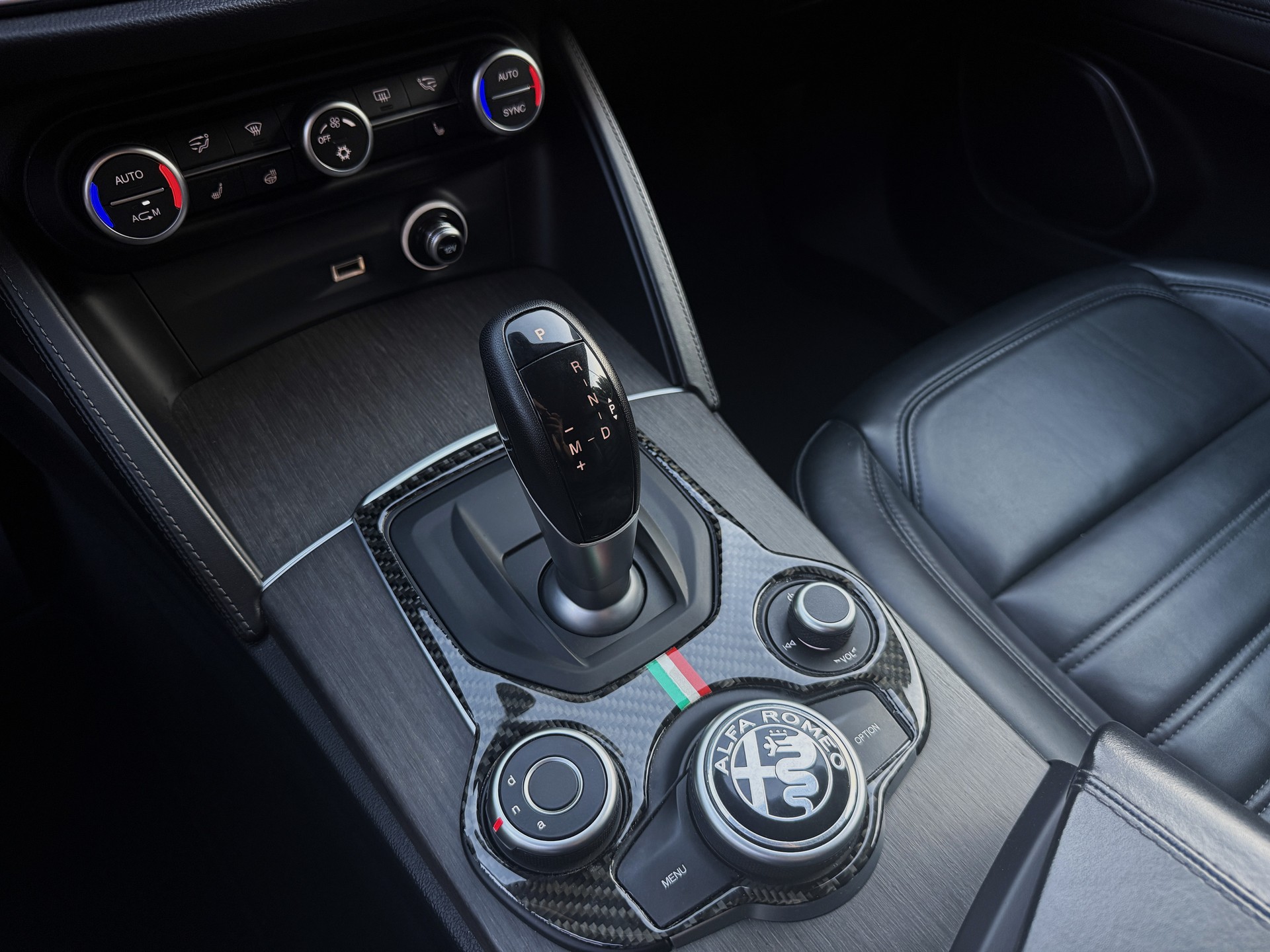 ALFA ROMEO Stelvio 2.0 First Edition Q4 Automatic / Anhängerkupplung-image-22