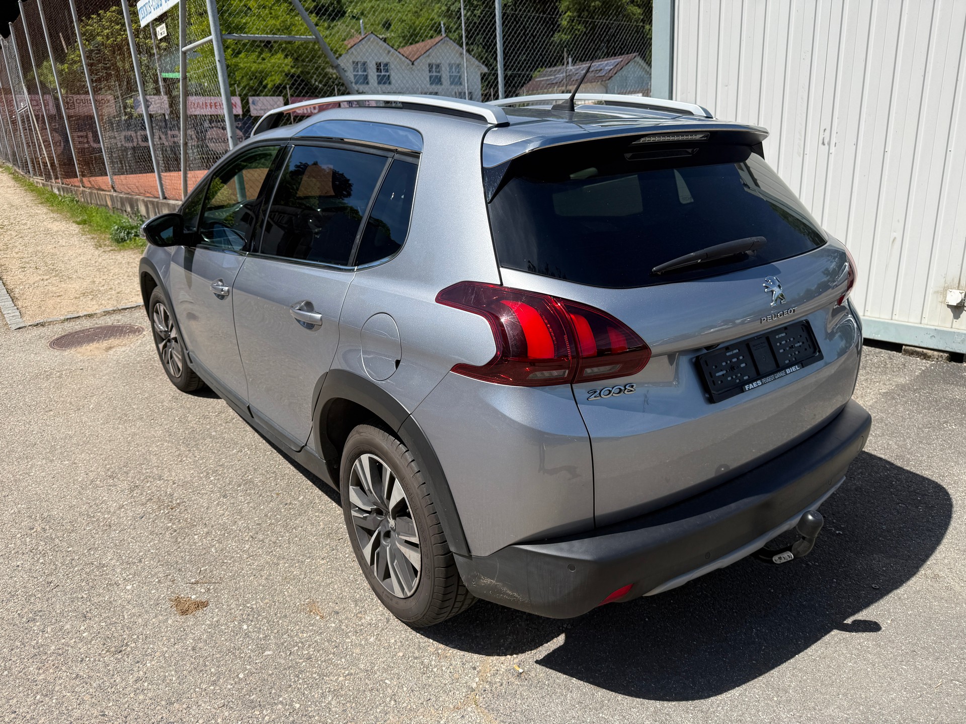 PEUGEOT 2008 1.2 PureTech Allure EAT6-image-2