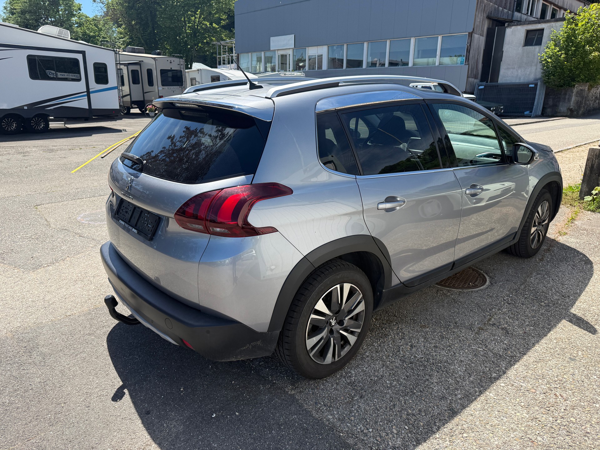 PEUGEOT 2008 1.2 PureTech Allure EAT6-image-4